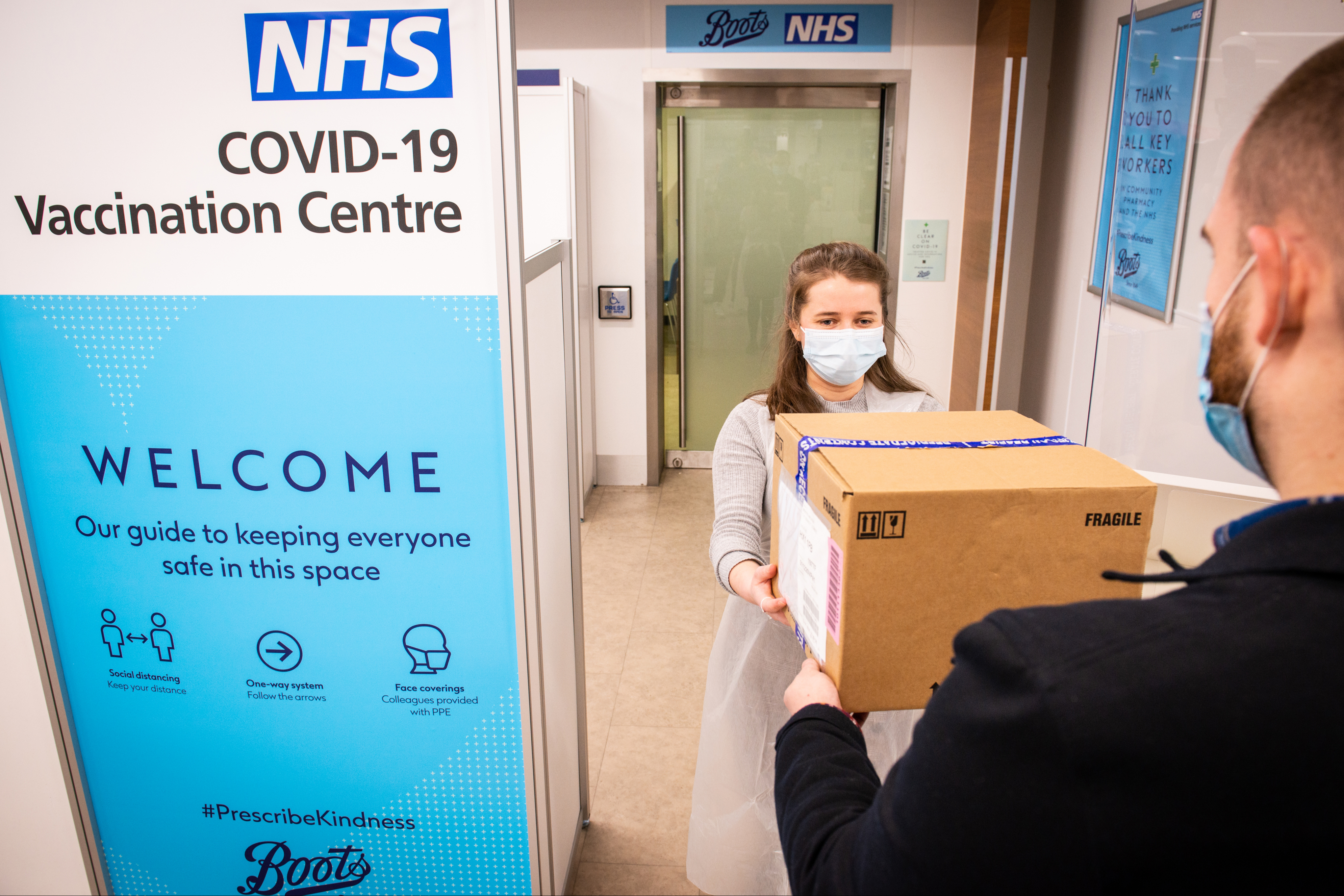 Covid victims ‘gain immunity’ as pharmacies join vaccine roll-out