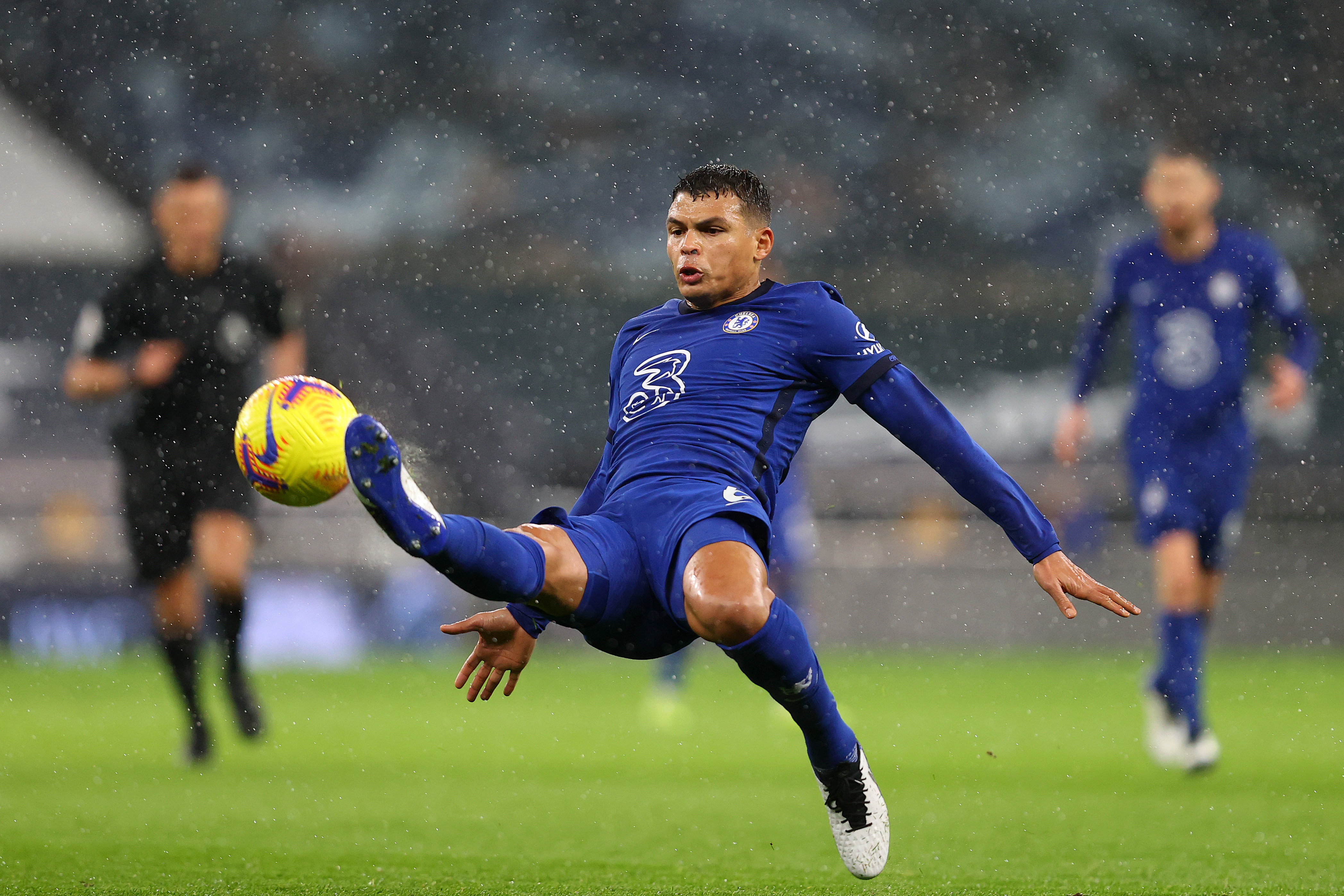 Thiago Silva injury: Chelsea defender limps off vs Tottenham in blow for Thomas Tuchel