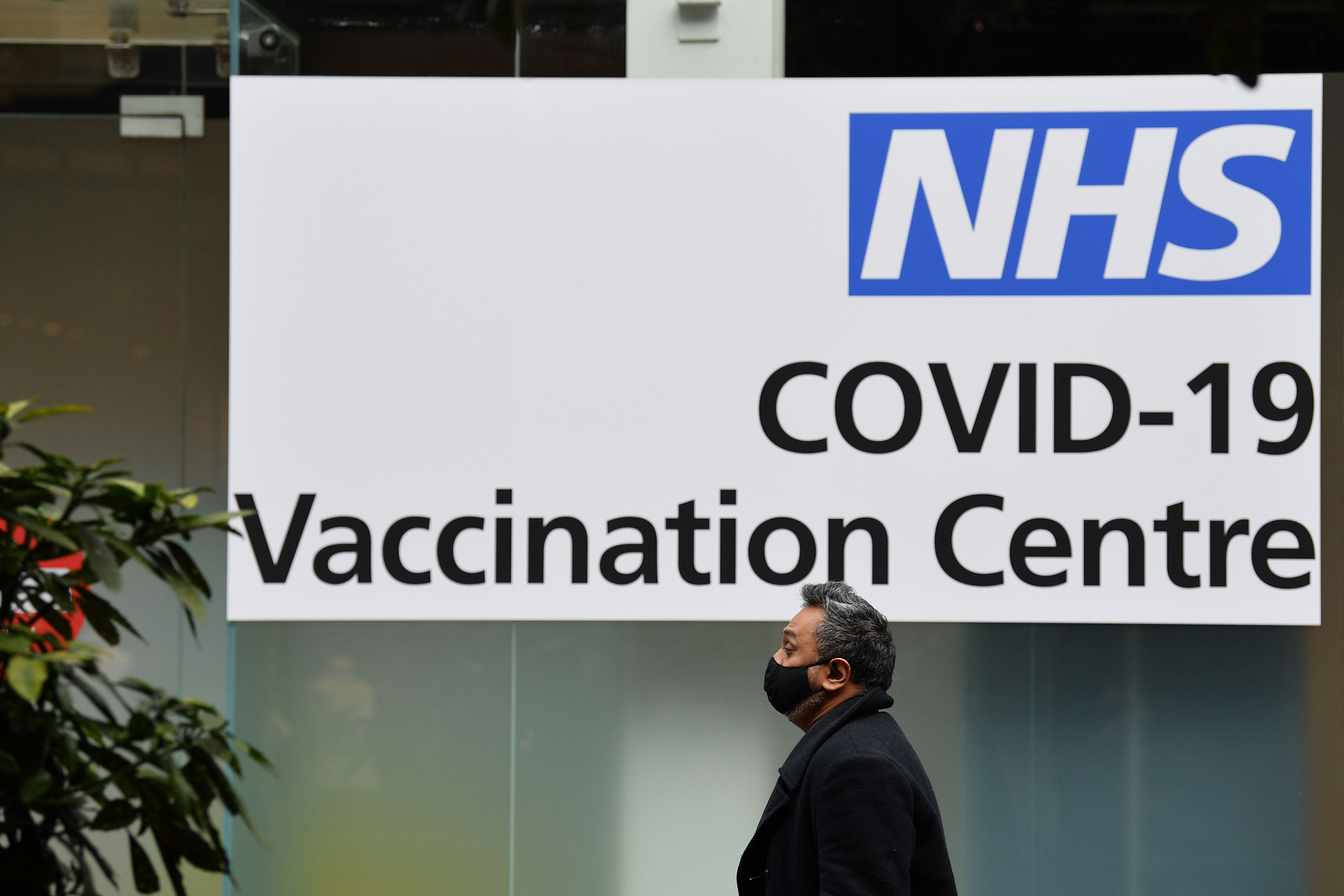 Britain can beat Covid and avoid more lockdowns with vaccine rollout, says top scientist Jeremy Farrar