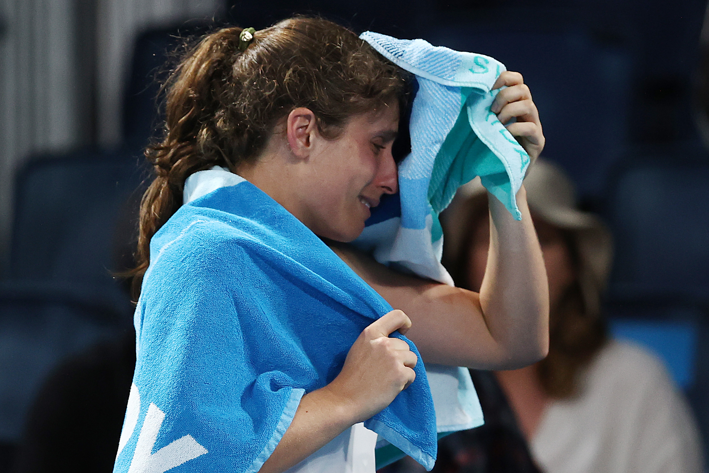 Johanna Konta retires while leading in first-round match at Australian Open