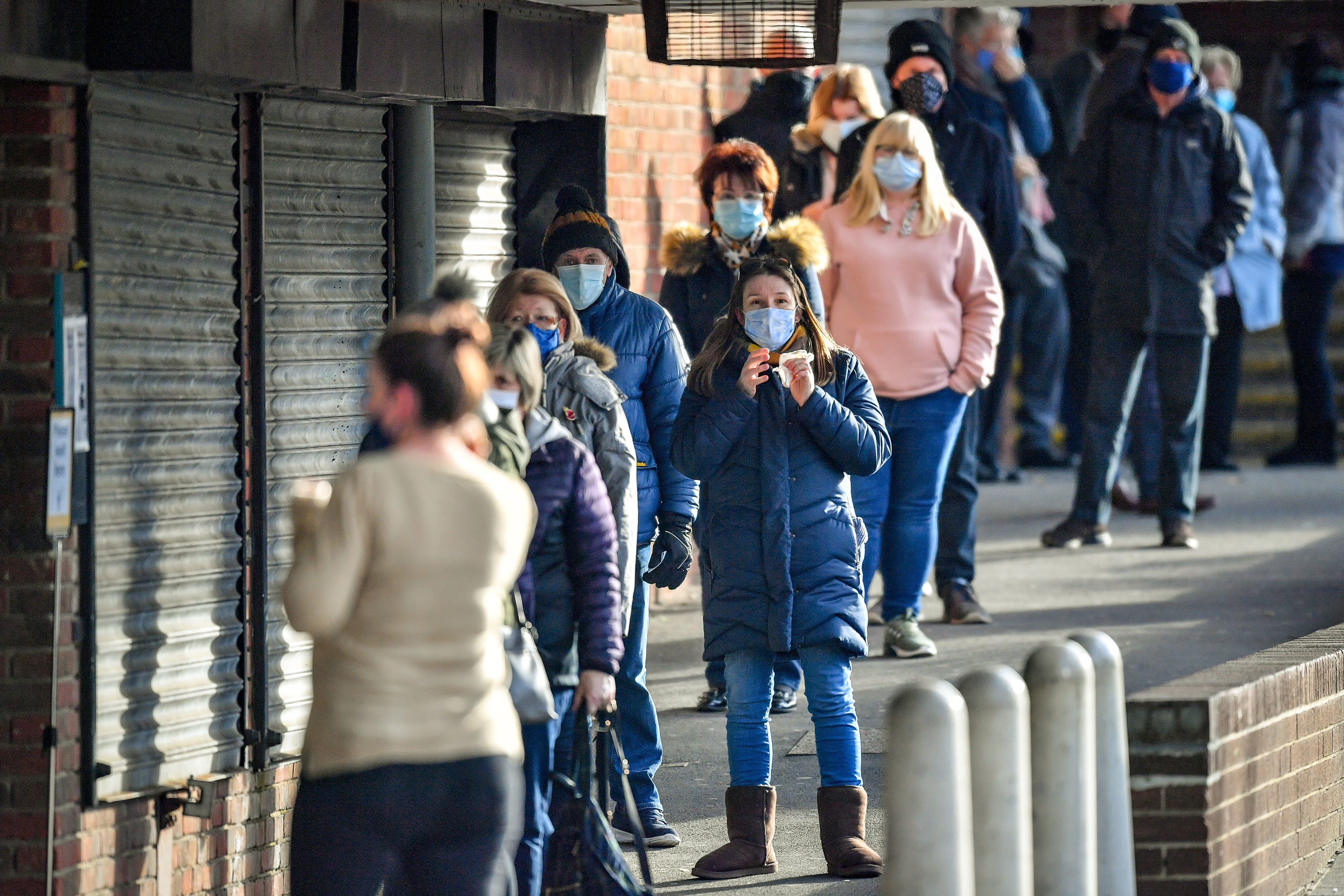UK coronavirus LIVE: Covid deaths ‘peaked in mid January’ as new variant vaccines ‘could take months’