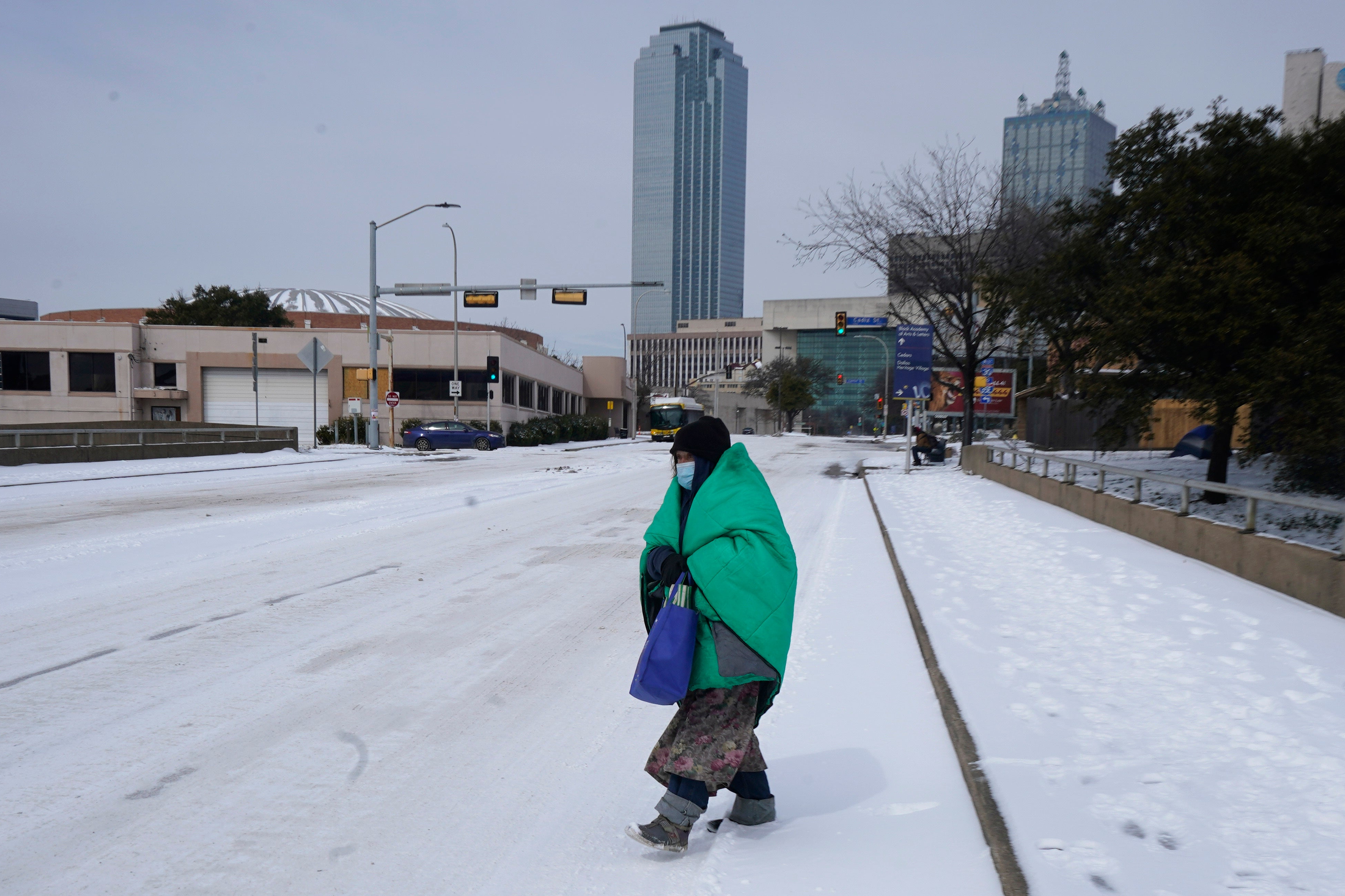 Death toll from brutal US winter storm rises to at least 21 as power outages hit Texas