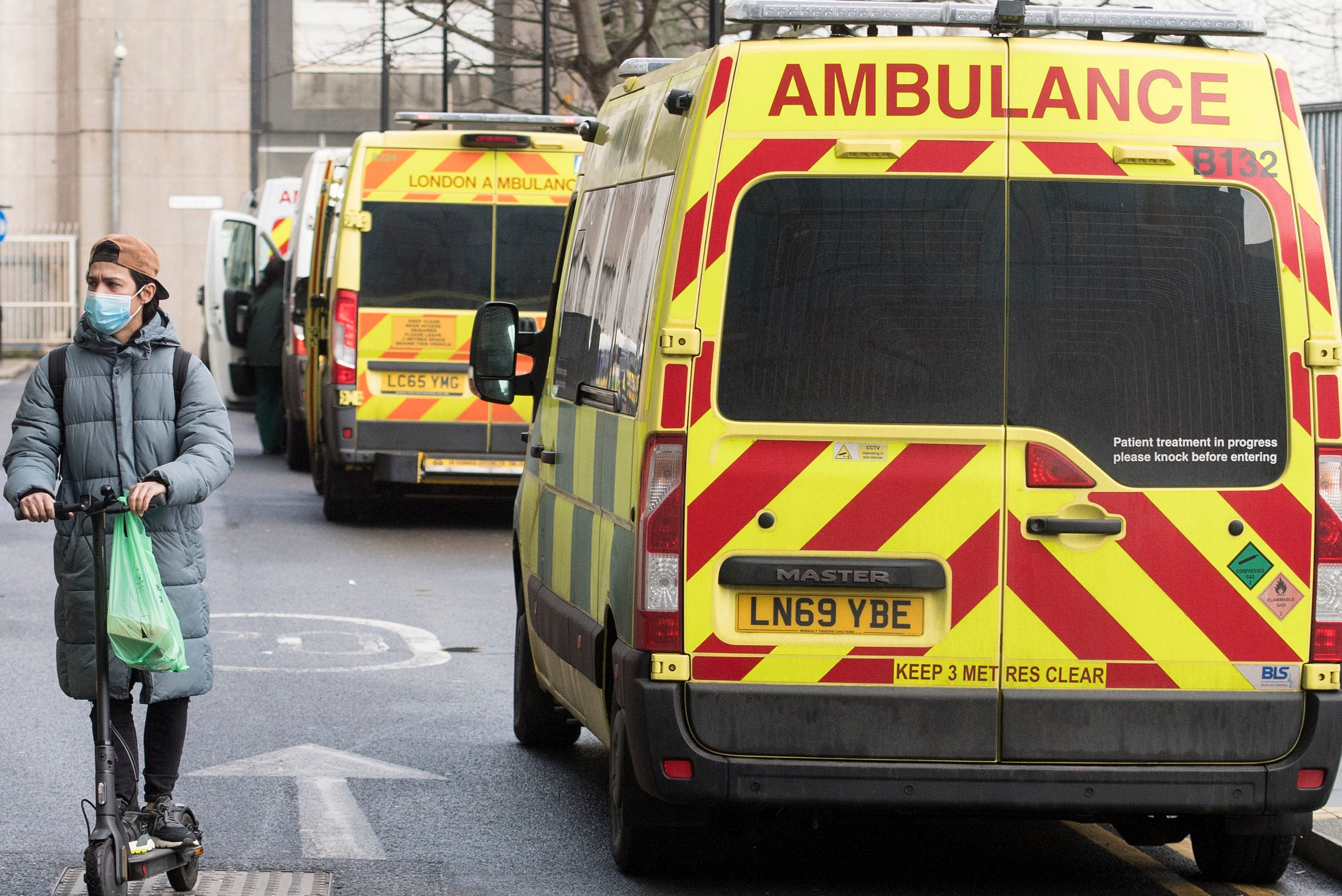 UK Covid deaths rise by 442 as new cases stay below 10,000
