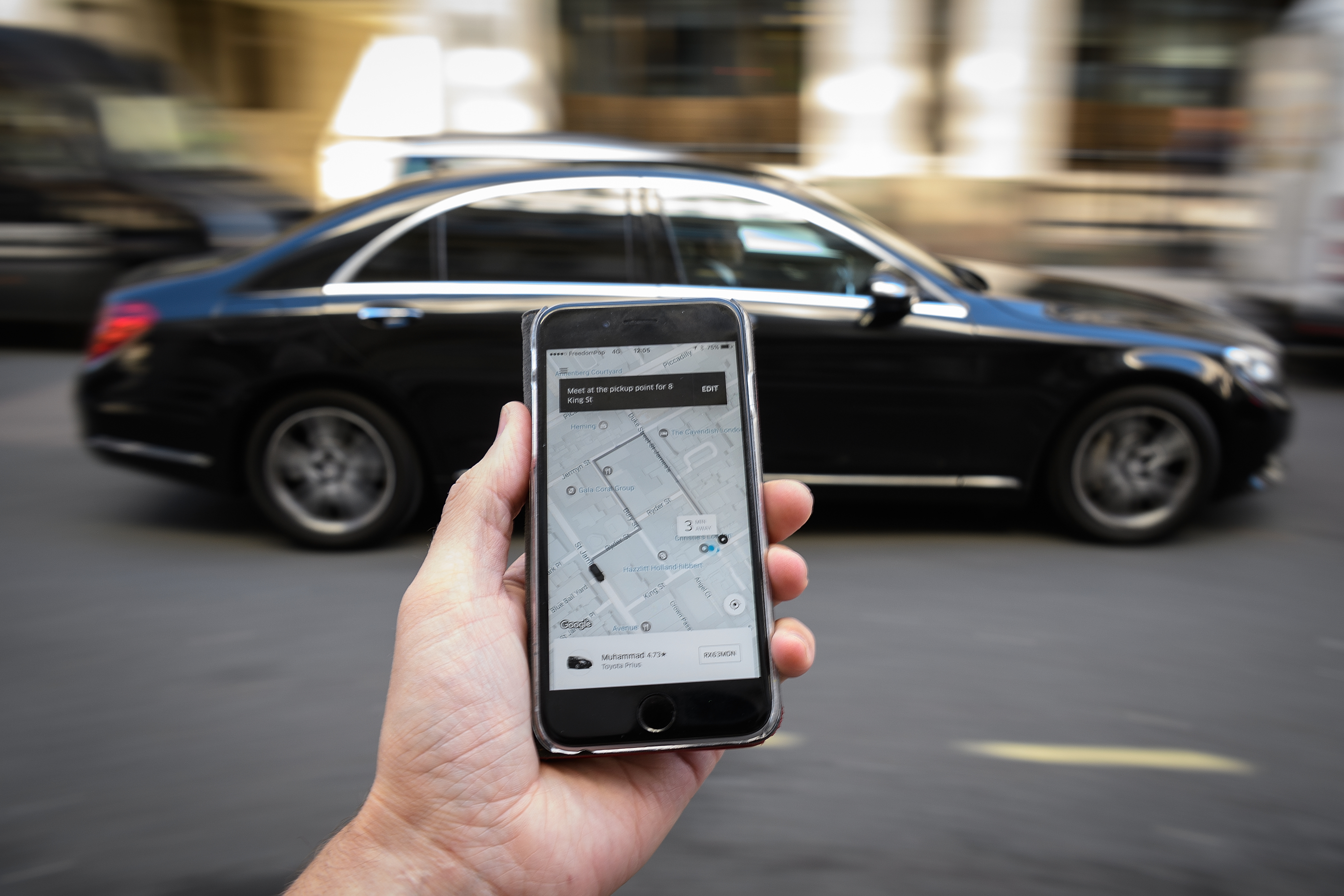 Uber drivers to be given workplace benefits including minimum wage and holiday pay after Supreme Court ruling 