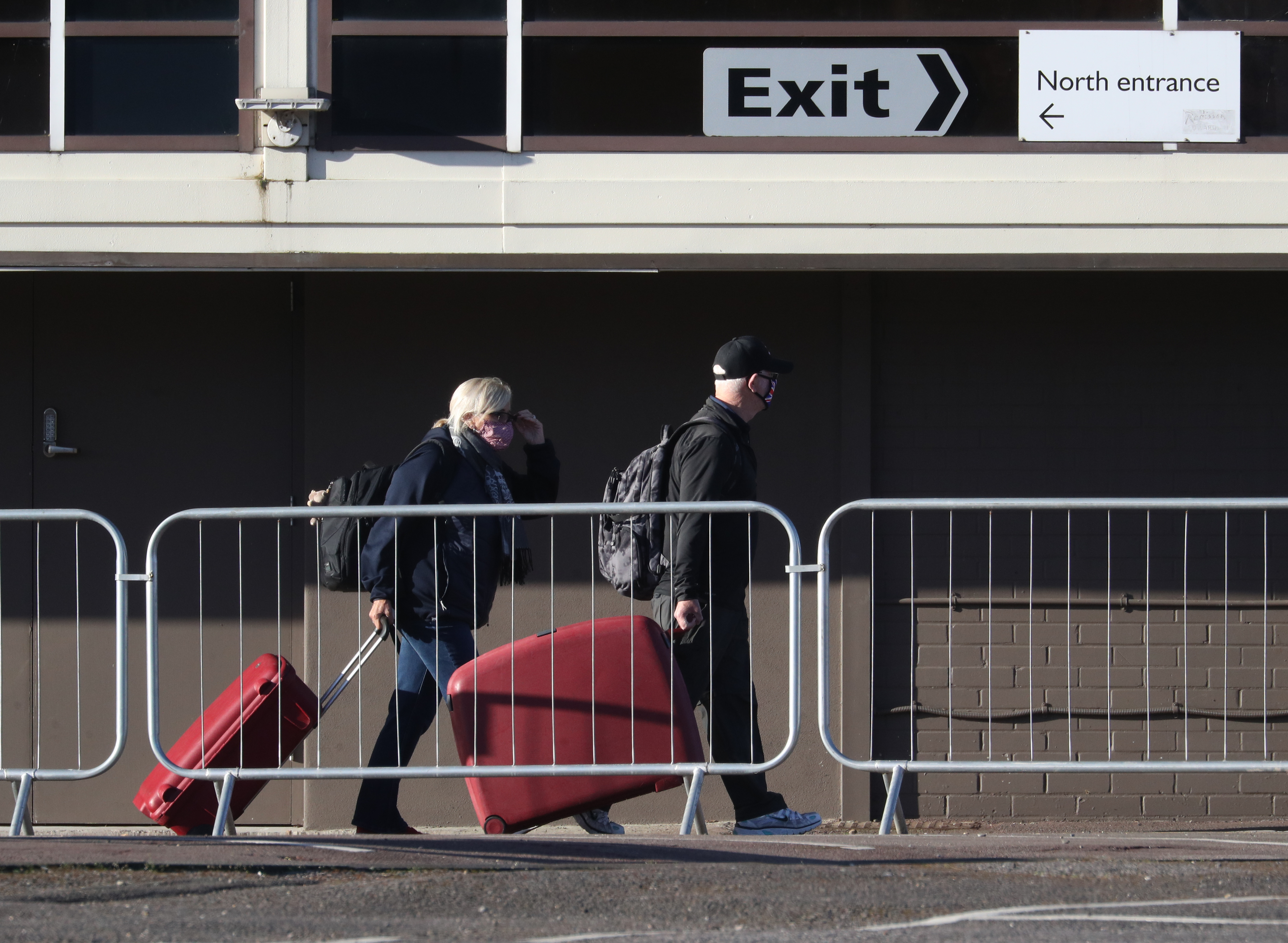 Government seeks to increase quarantine checks on travellers to England