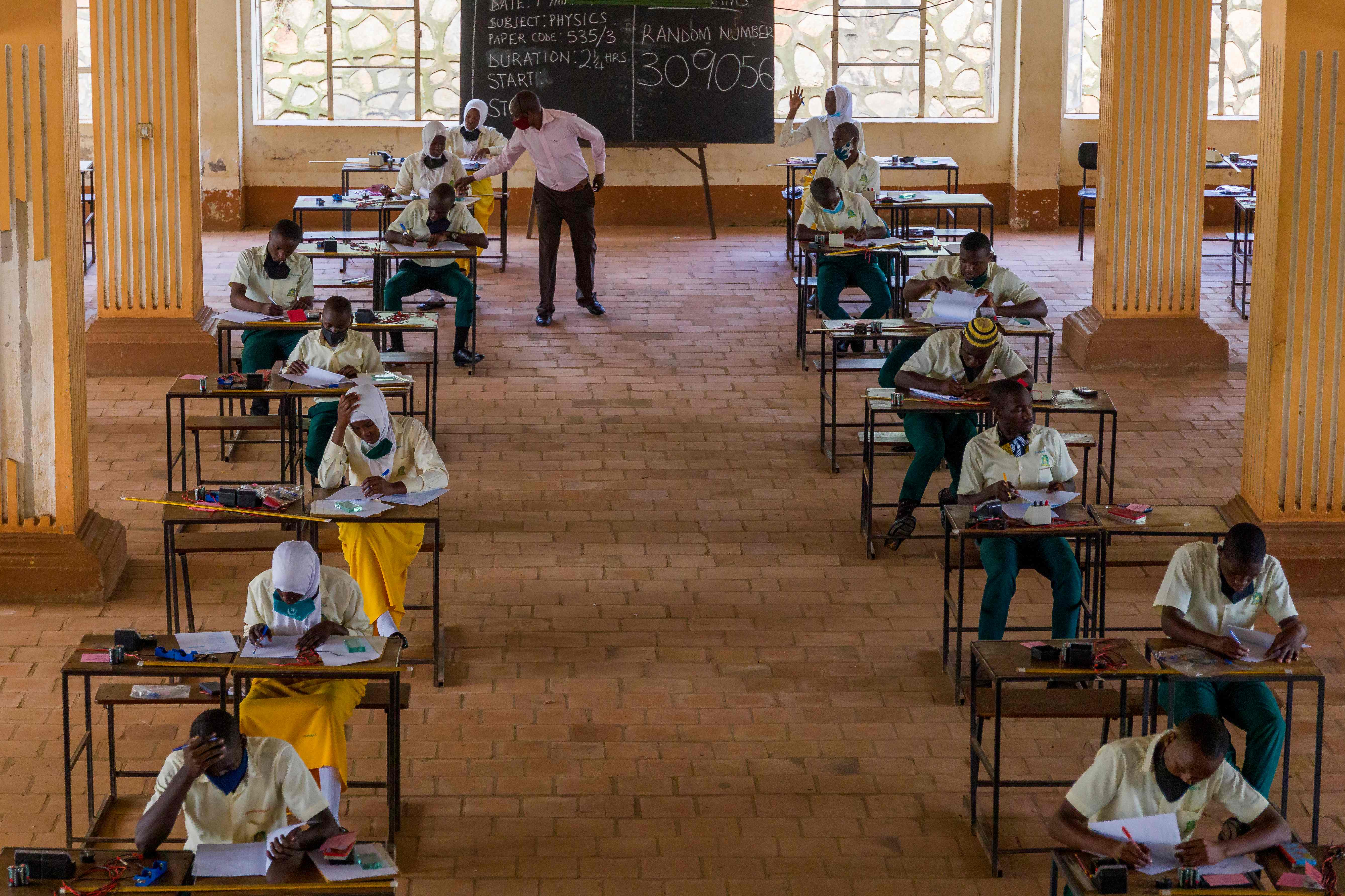 UGANDA-HEALTH-VIRUS-EDUCATION