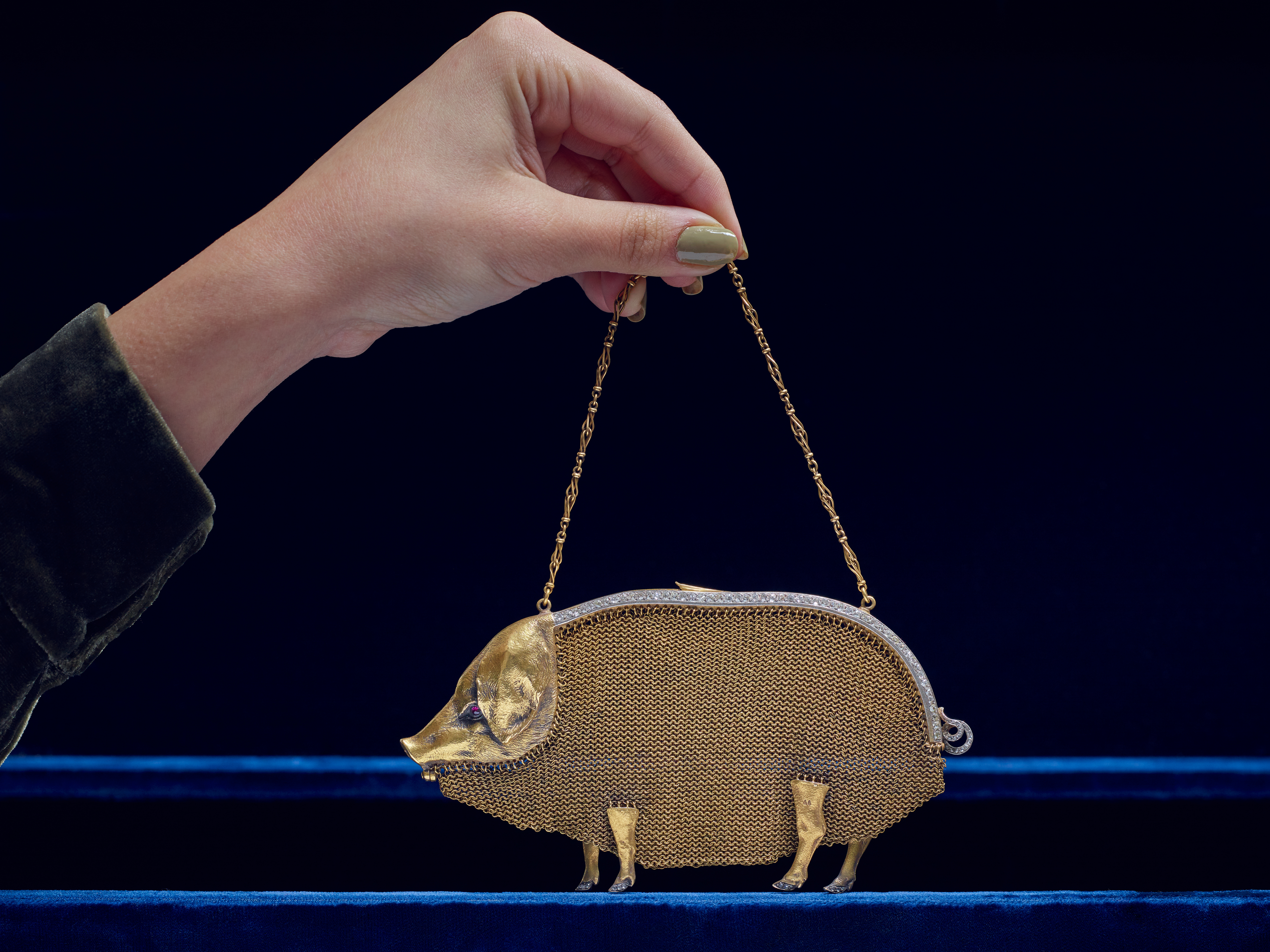 Jewelled pig-shaped evening bag sells at auction for nearly £110,000