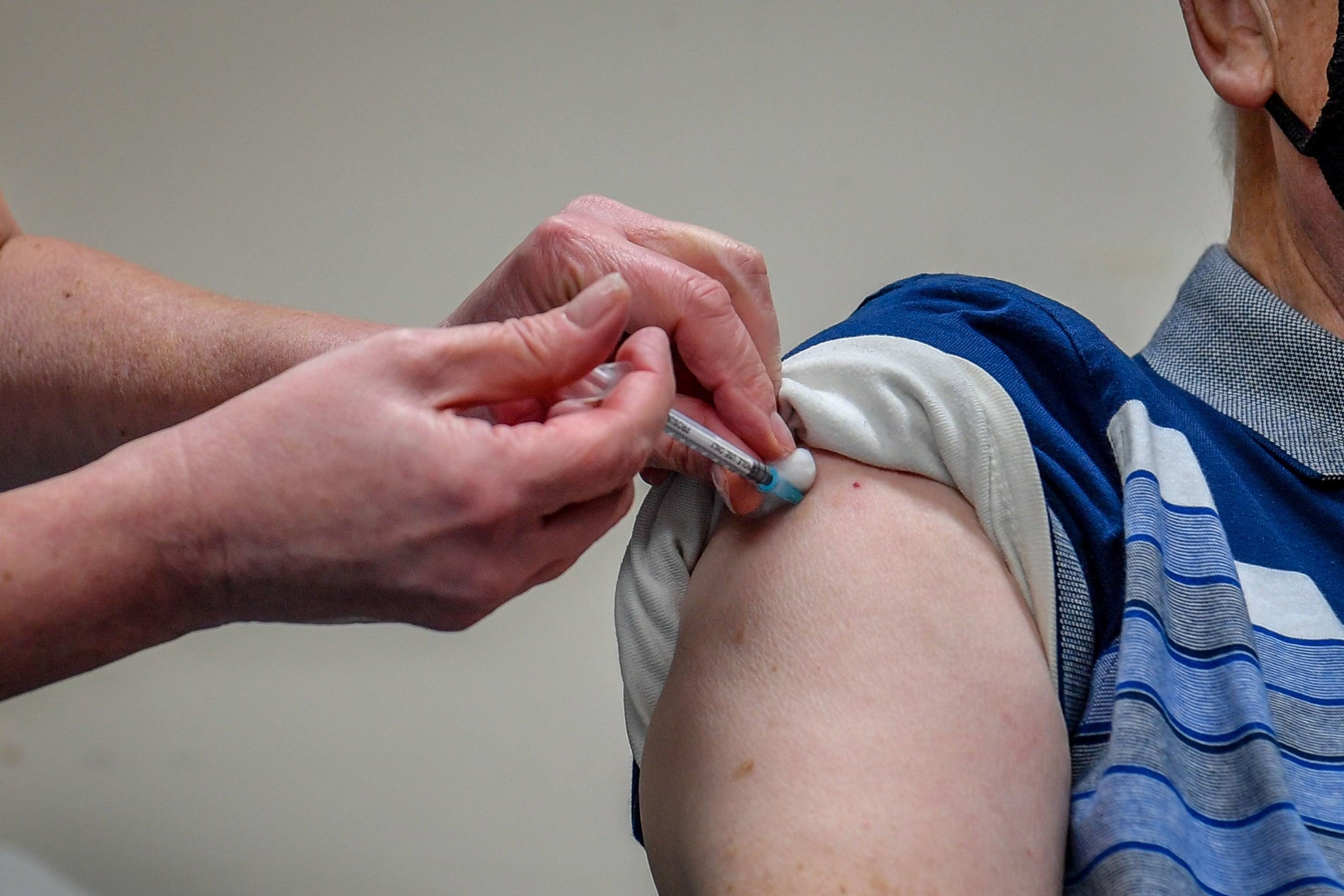 Covid vaccinated people ‘should be allowed to see each other’, says expert