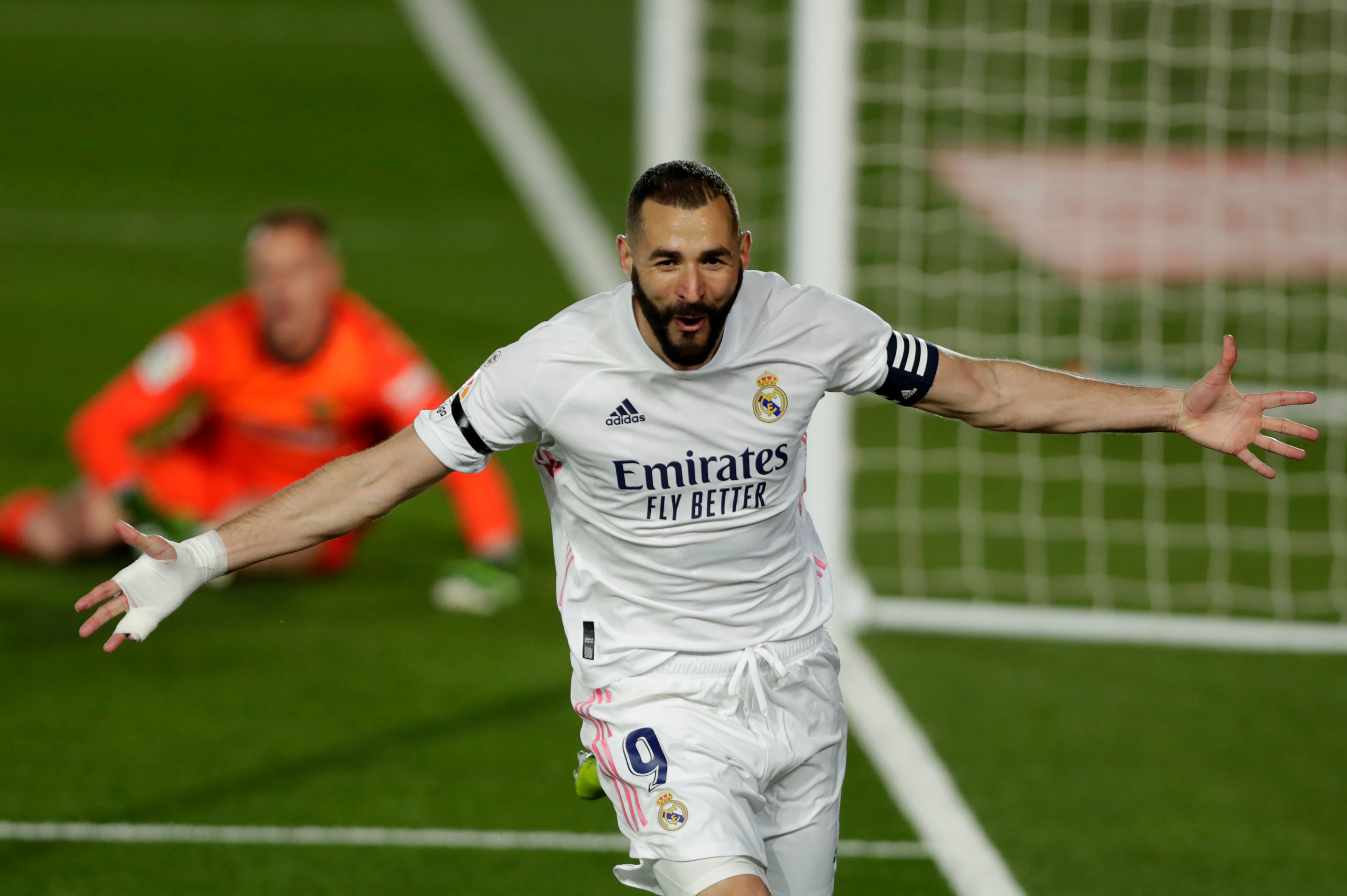 Real Madrid 2-1 FC Barcelona: Karim Benzema and Toni Kroos settle a wet and wild El Clasico