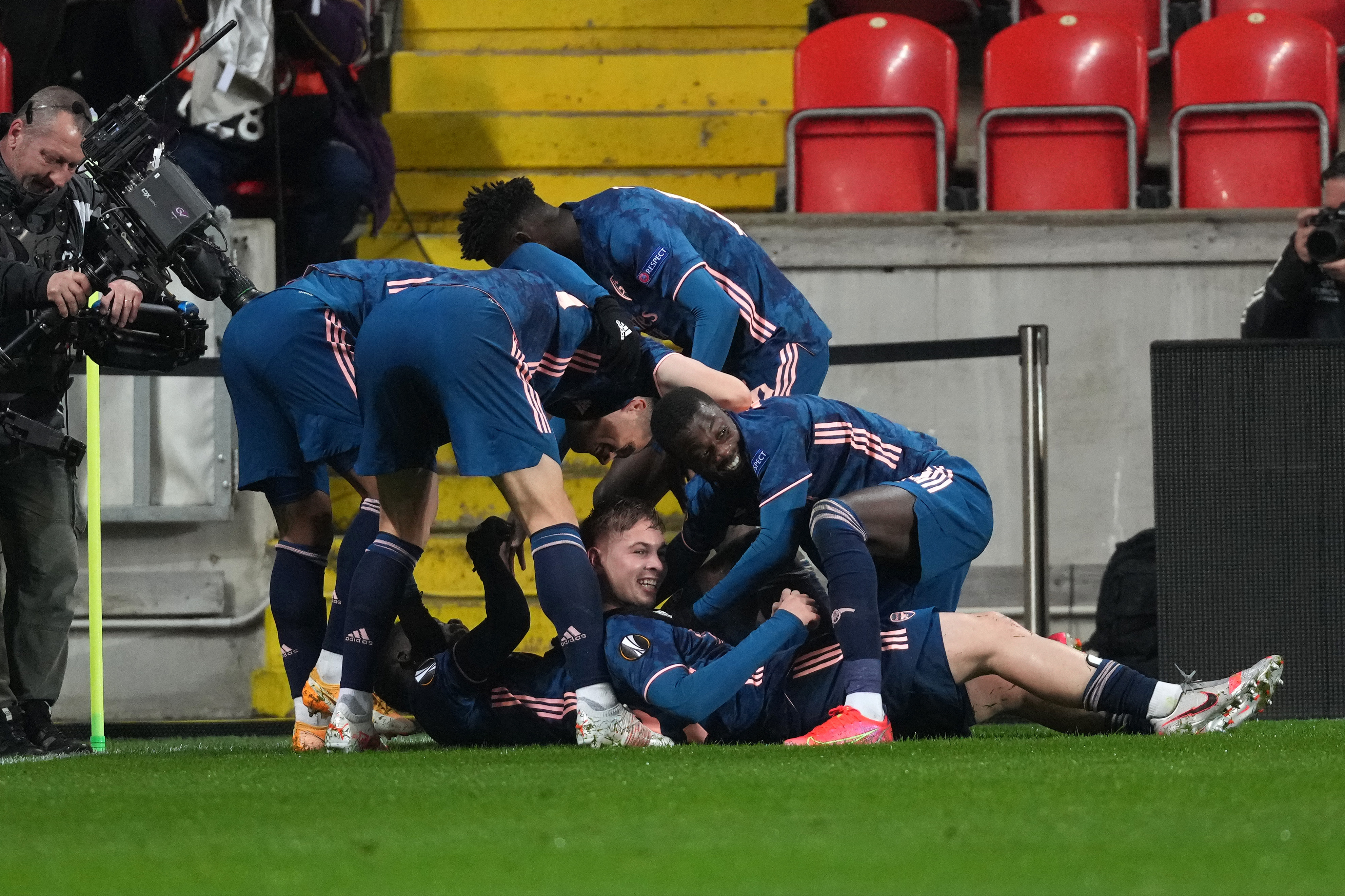 Arsenal blitz Slavia Prague to reach semis and set up Emery reunion