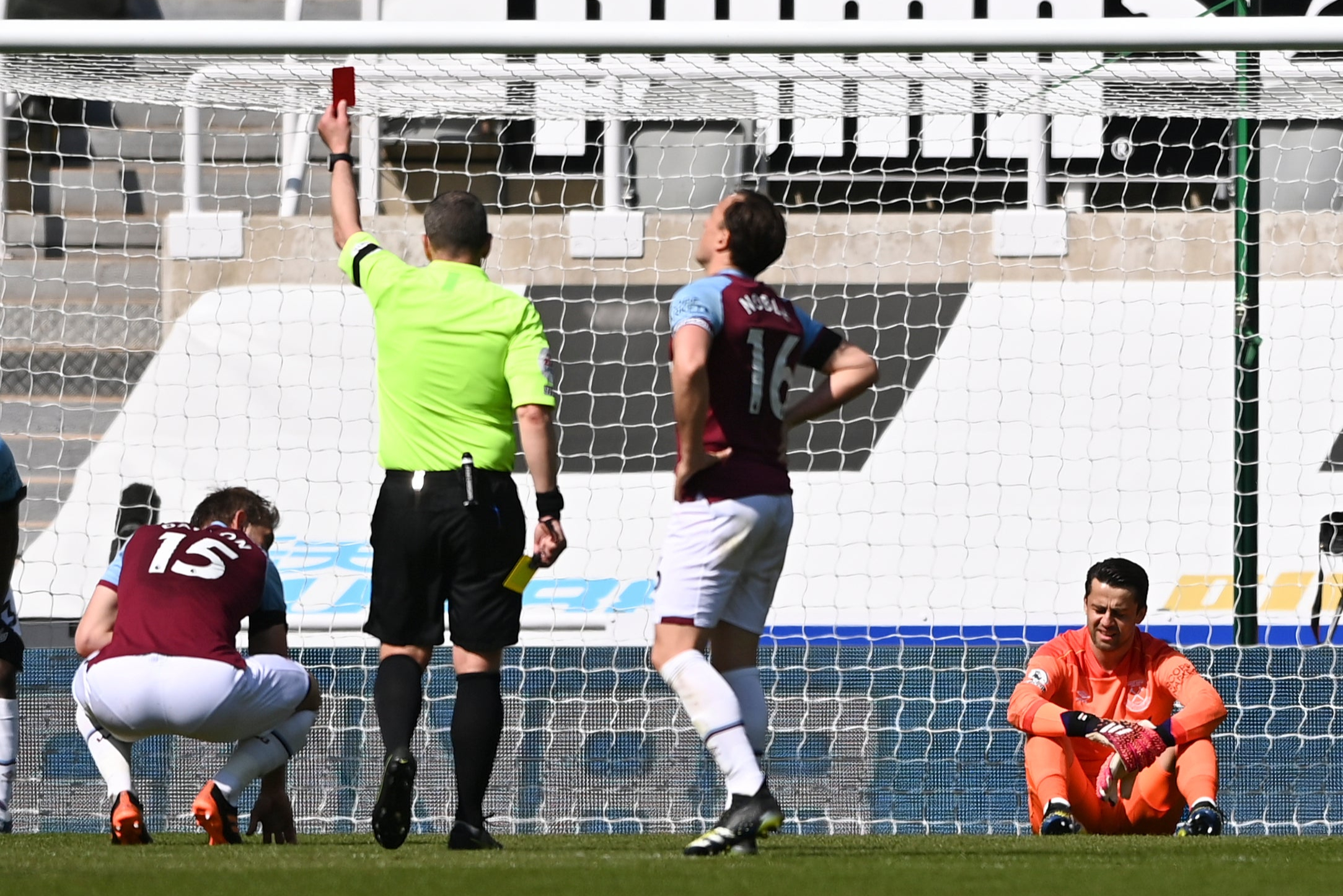 West Ham player ratings vs Newcastle: Craig Dawson and Lukasz Fabianski at fault in damaging defeat