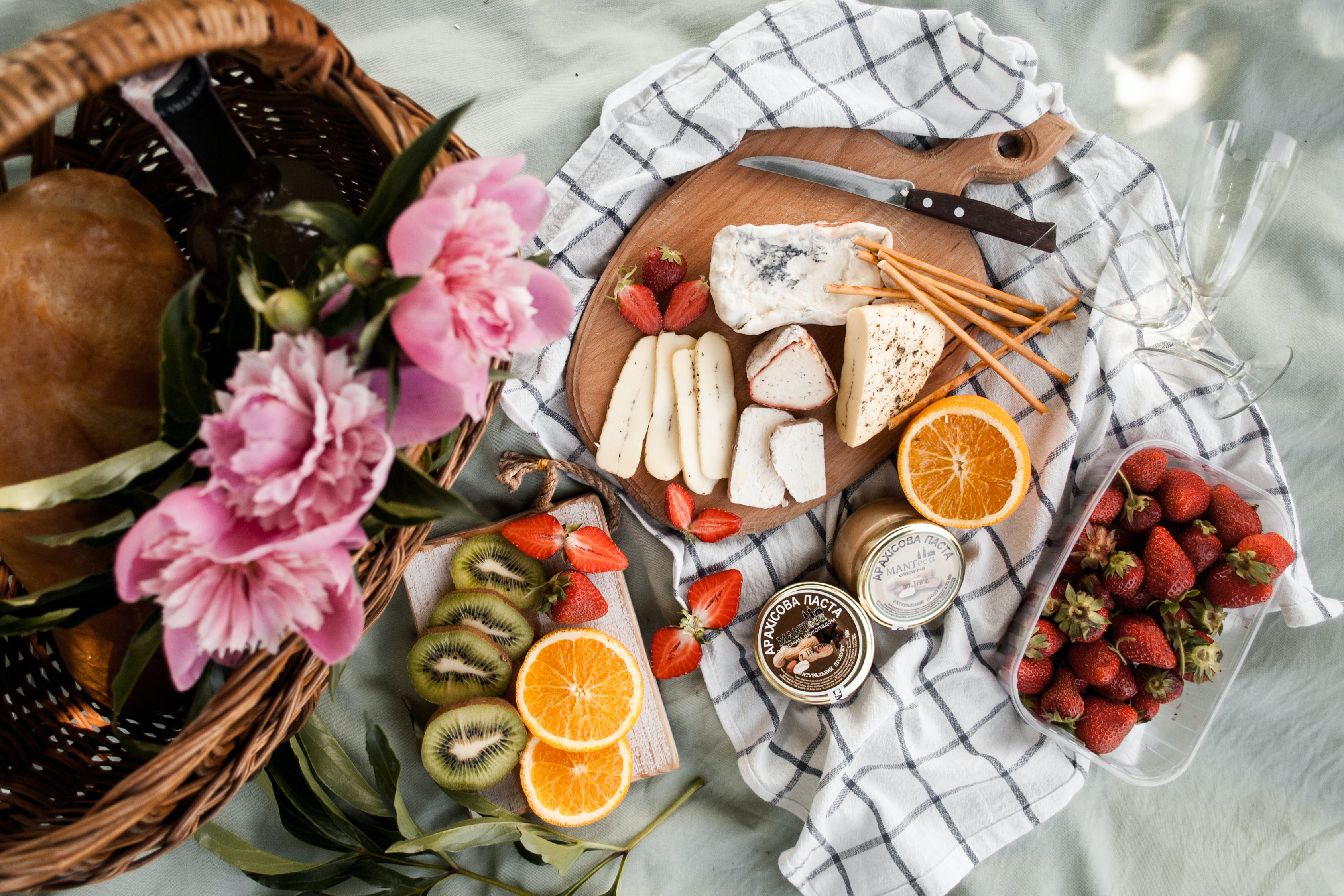 Best picnic food and drink essentials