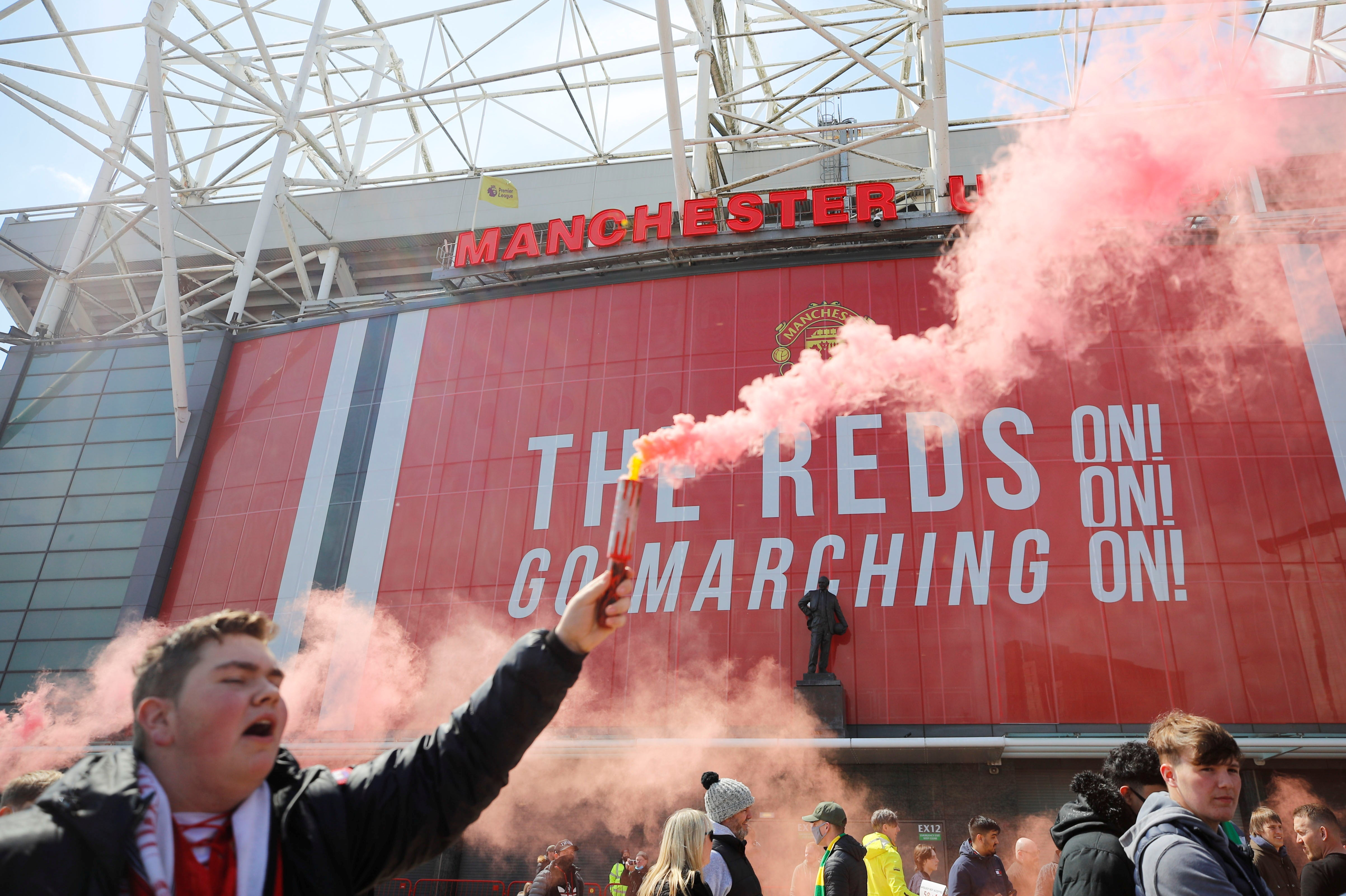 Manchester United vs Liverpool LIVE! Latest news as match postponed after fans storm Old Trafford pitch