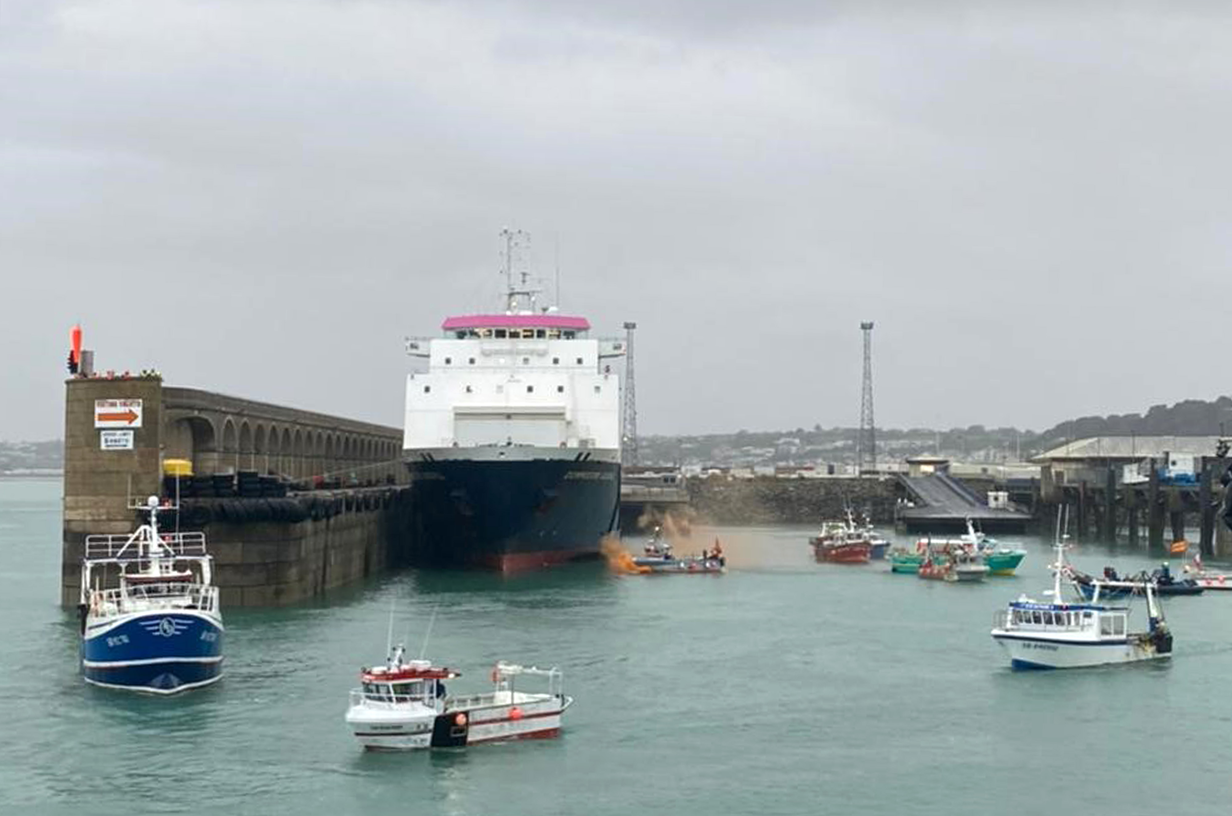 Brussels issues warning to Britain in Jersey fisheries stand-off