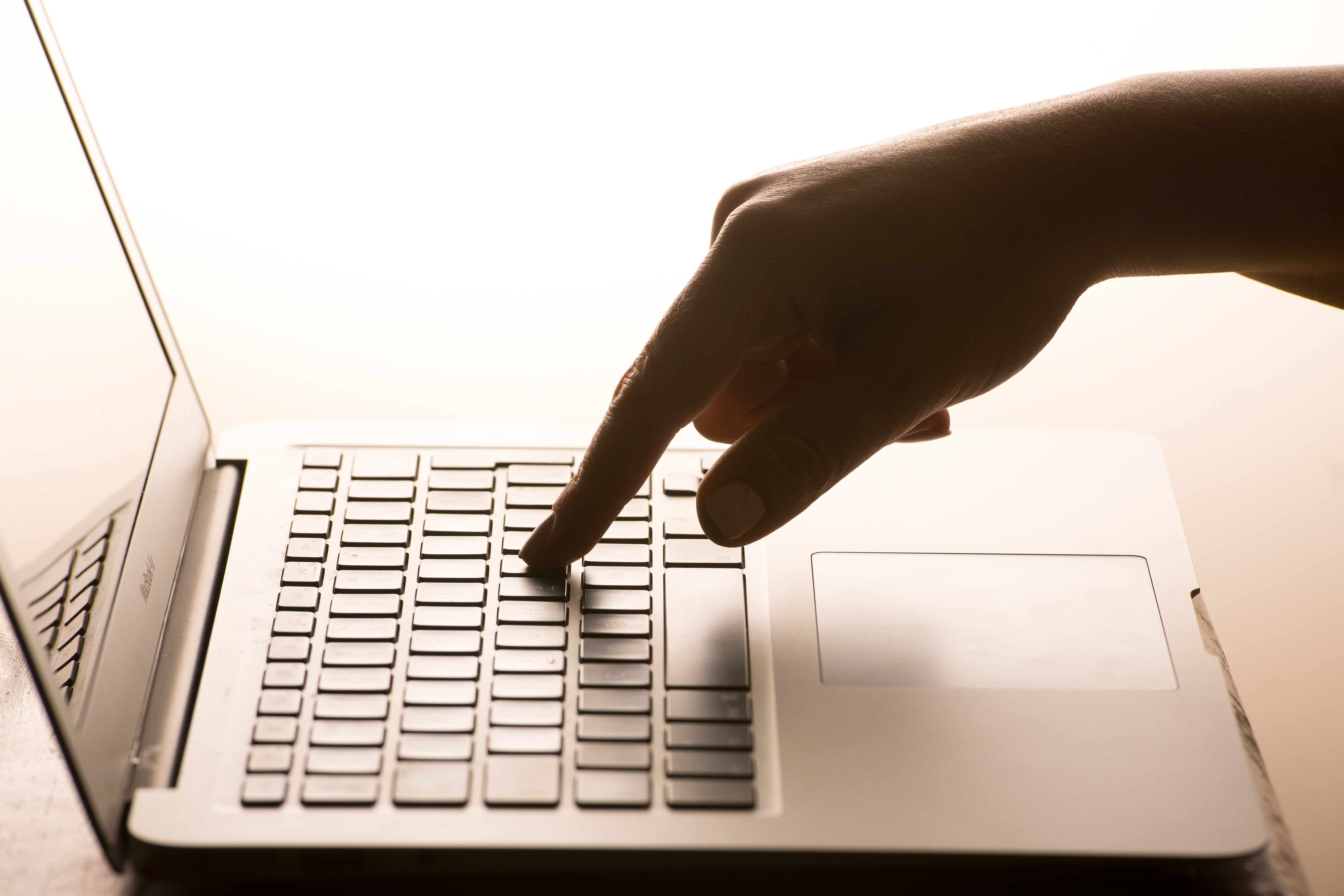 Angry students say ‘we’re being scammed’ as unis keep lectures online