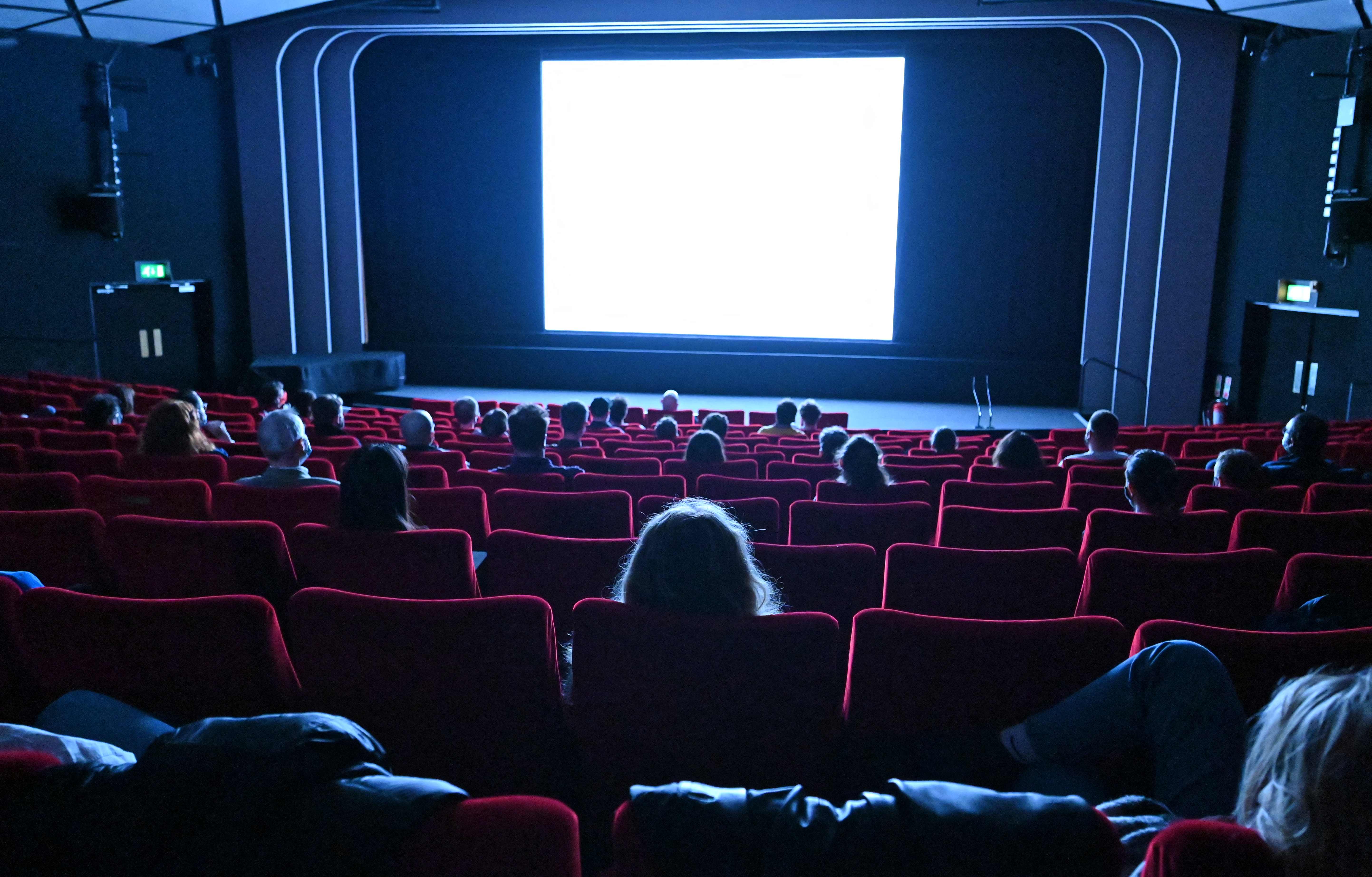 BRITAIN-HEALTH-VIRUS-CINEMA