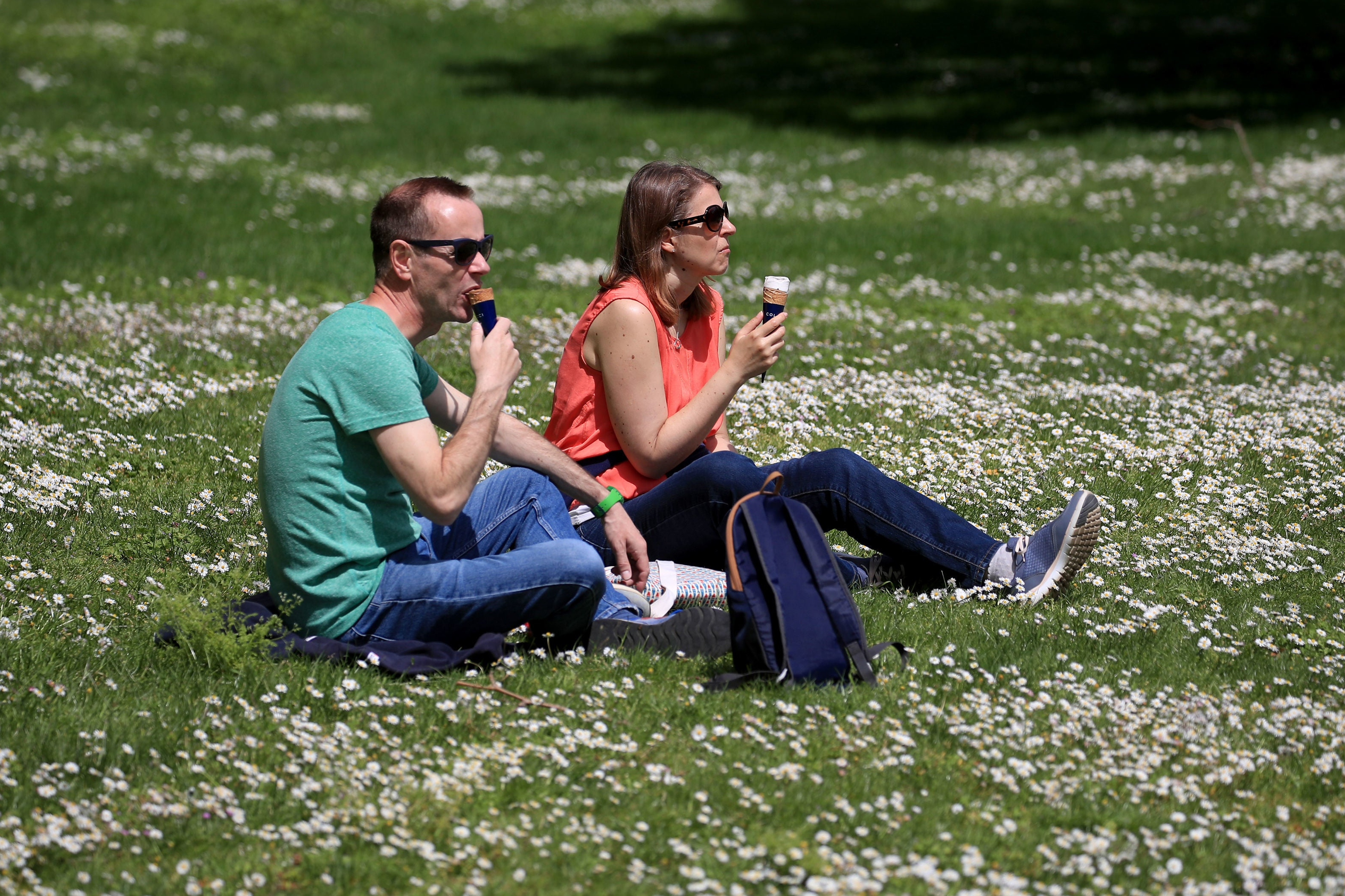 What a scorcher! Temperatures set to soar to 24C this bank holiday weekend 