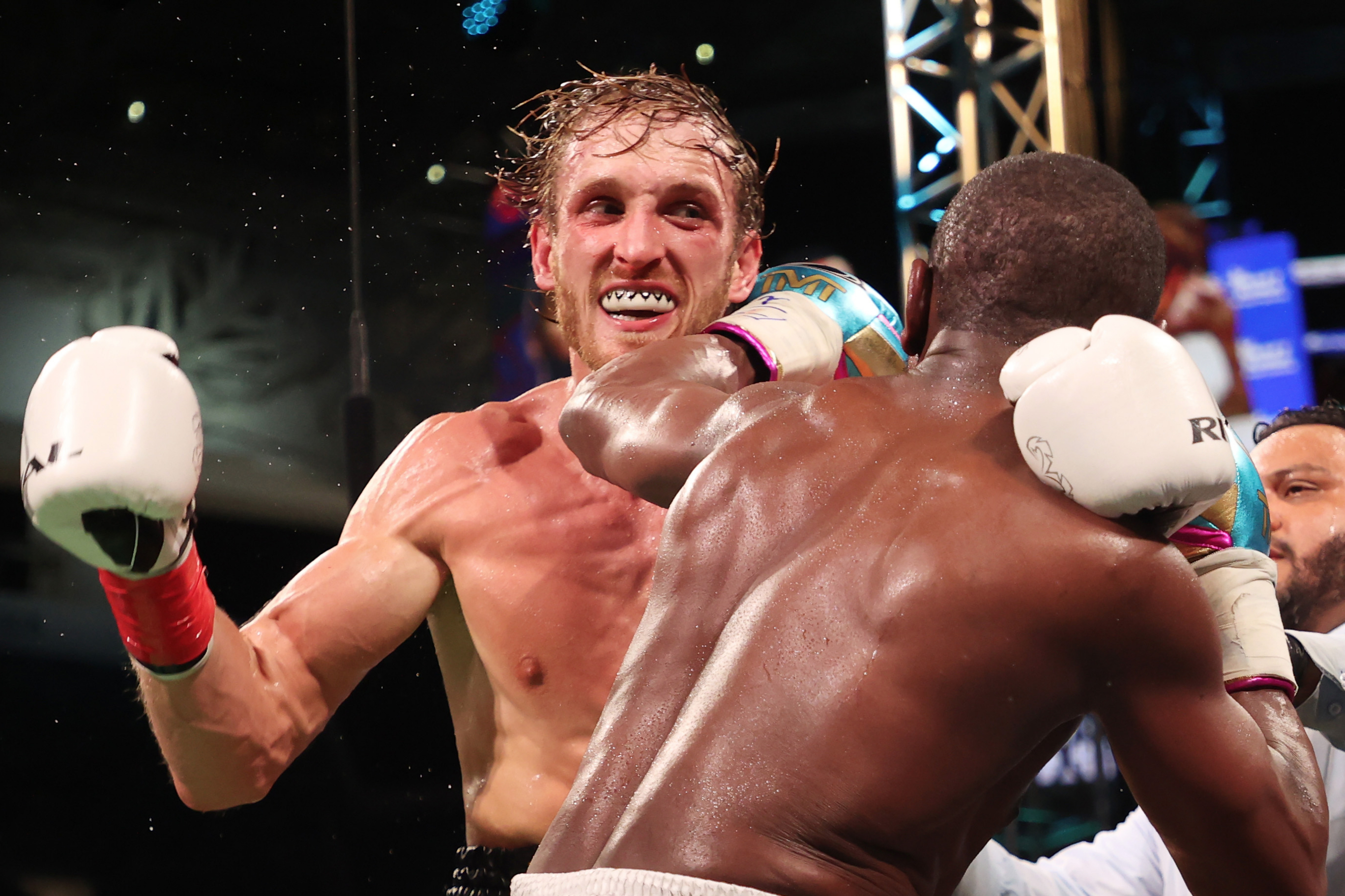 Floyd Mayweather vs Logan Paul LIVE! Boxing results, fight stream, latest news and reaction