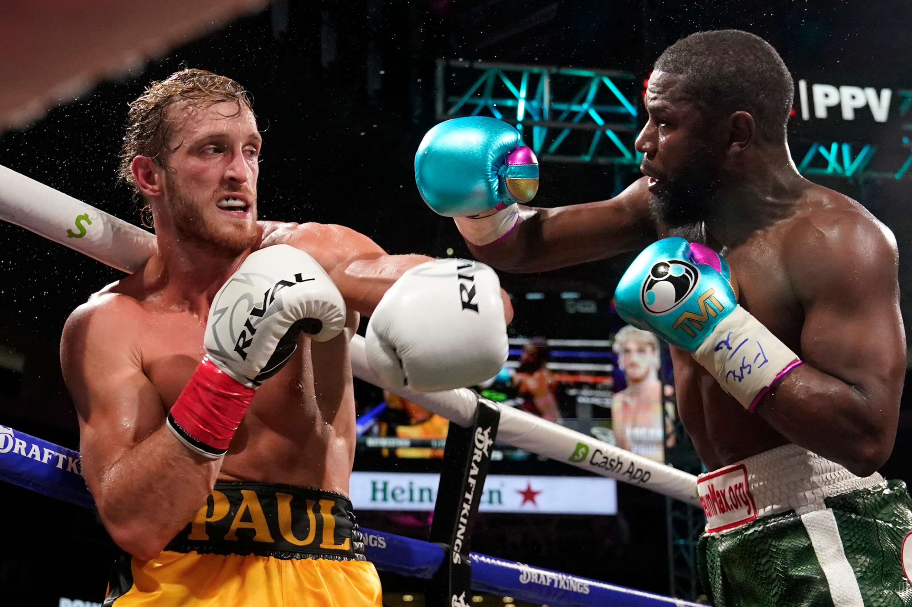 Logan Paul goes the distance against Floyd Mayweather with no winner declared in eight-round exhibition fight