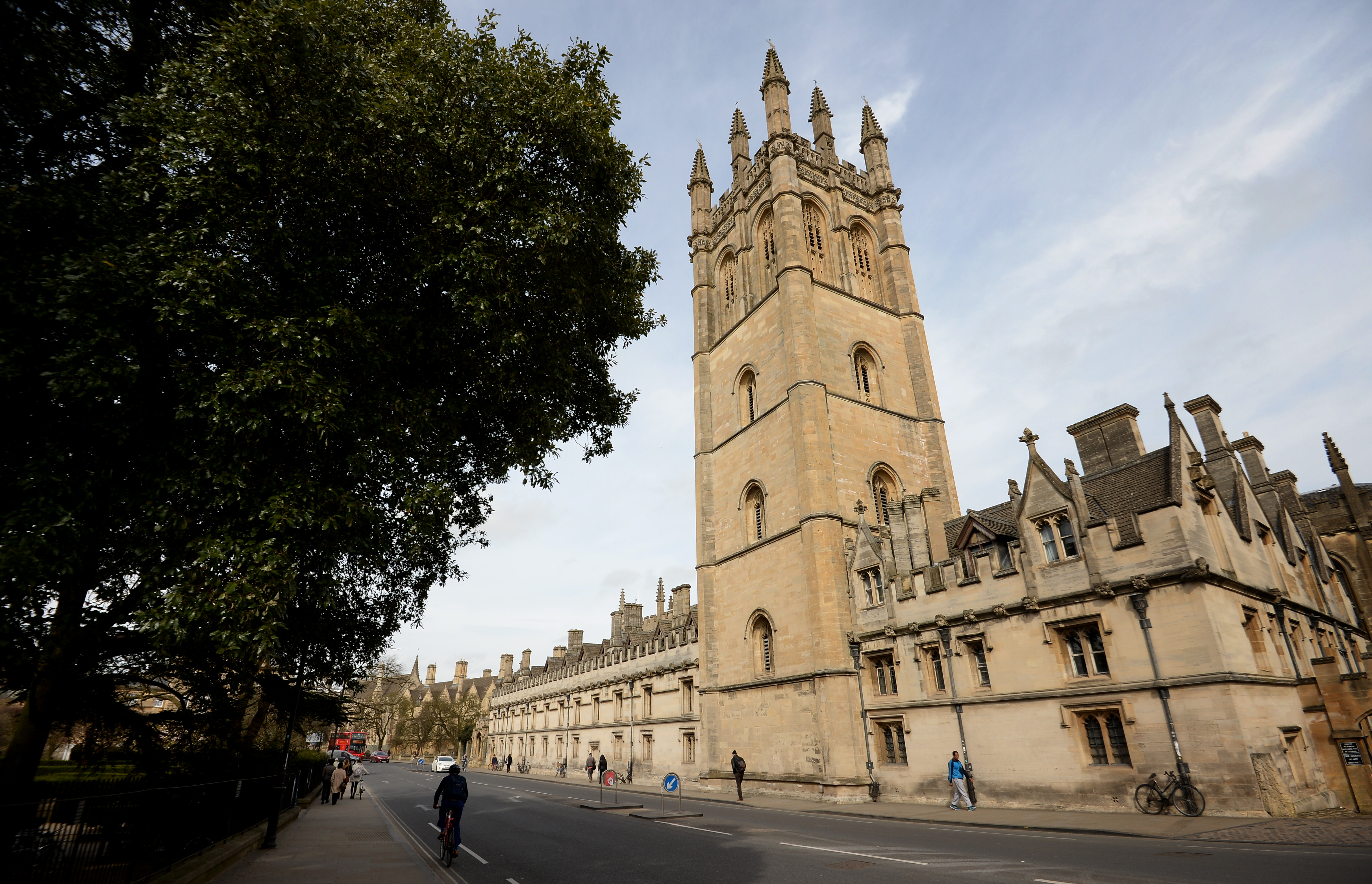 Cabinet minister dismisses Oxford University row over Queen portrait as ‘student union politics’