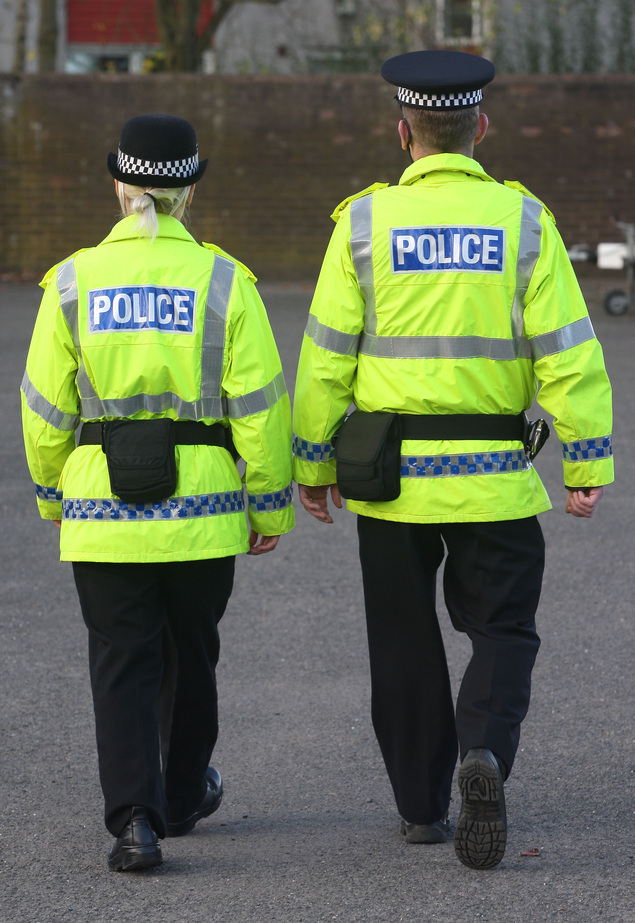 Concerns raised over thousands of unvaccinated police officers gathering for G7