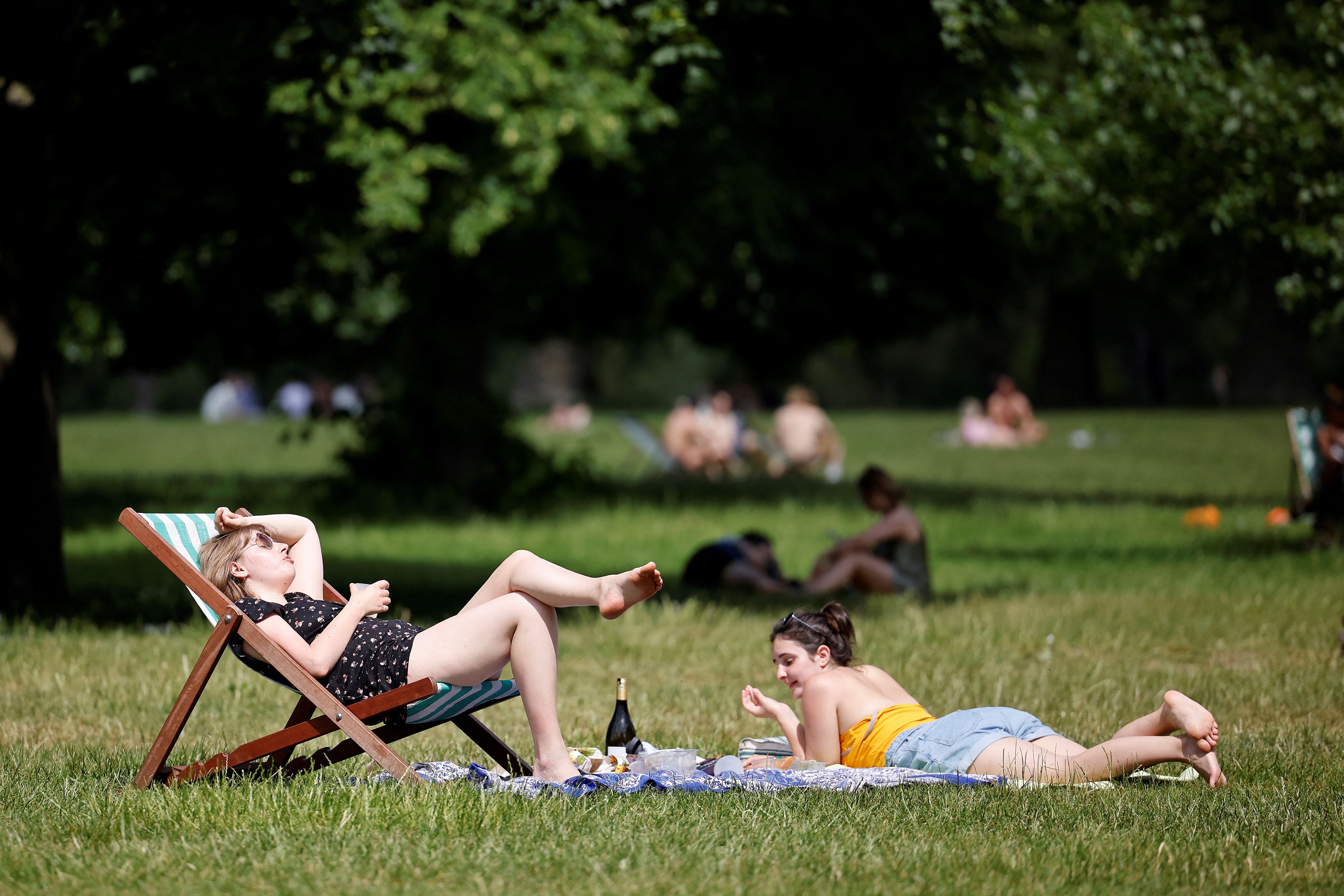 BRITAIN-VIRUS-HEALTH-WEATHER