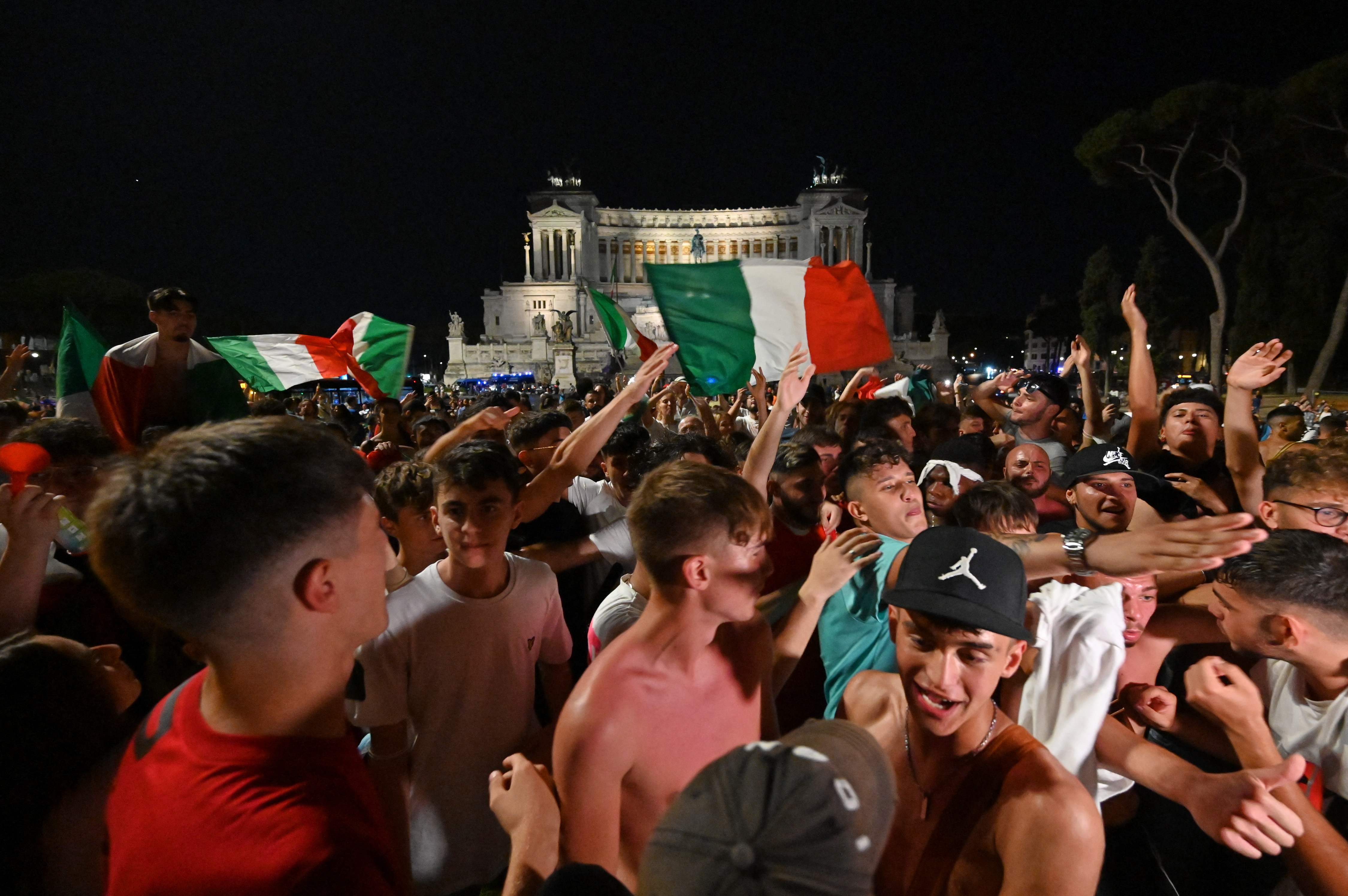 FBL-EURO-2020-2021-ITALY-SPAIN-FANS