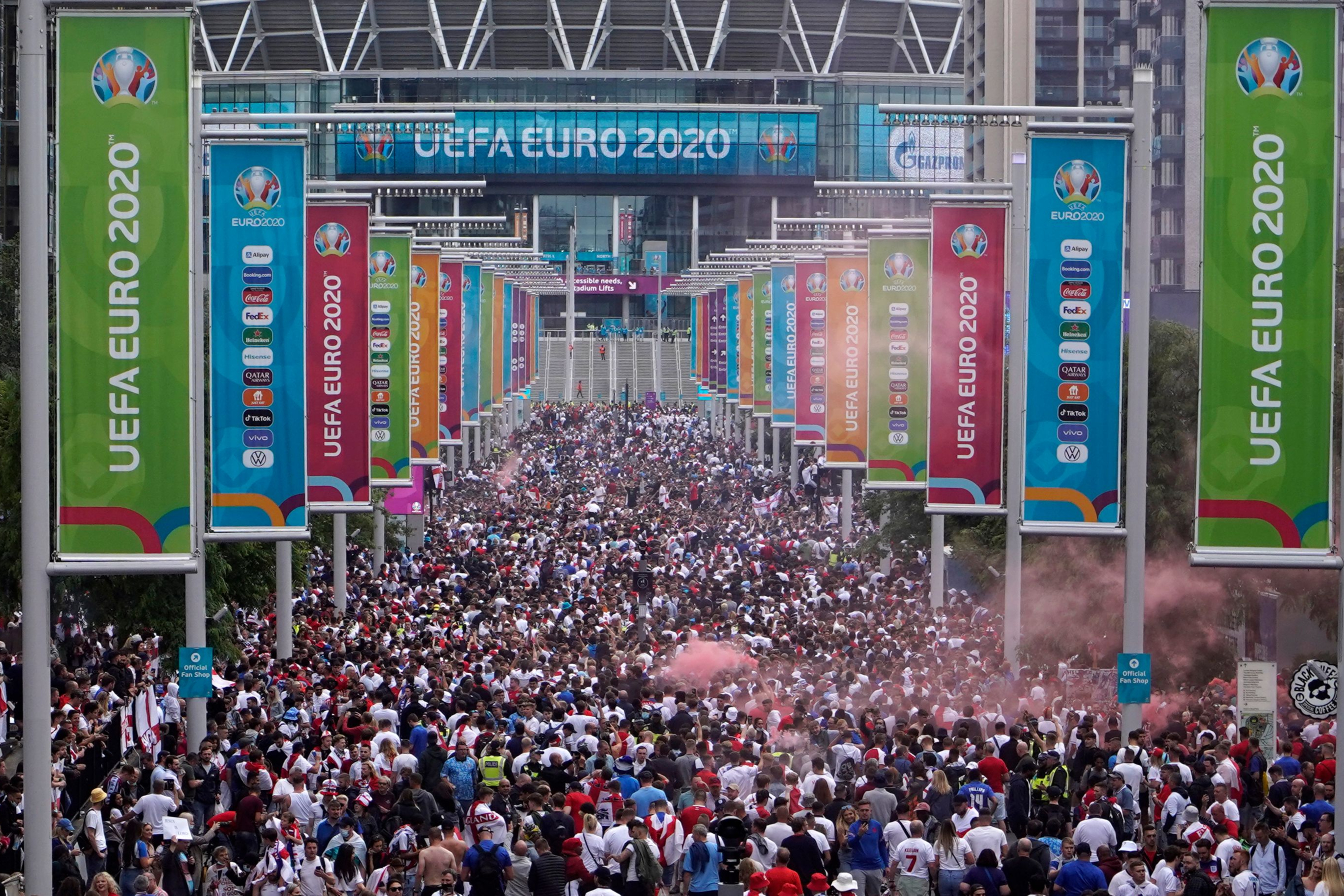 TOPSHOT-FBL-EURO-2020-2021-ENG-ITA