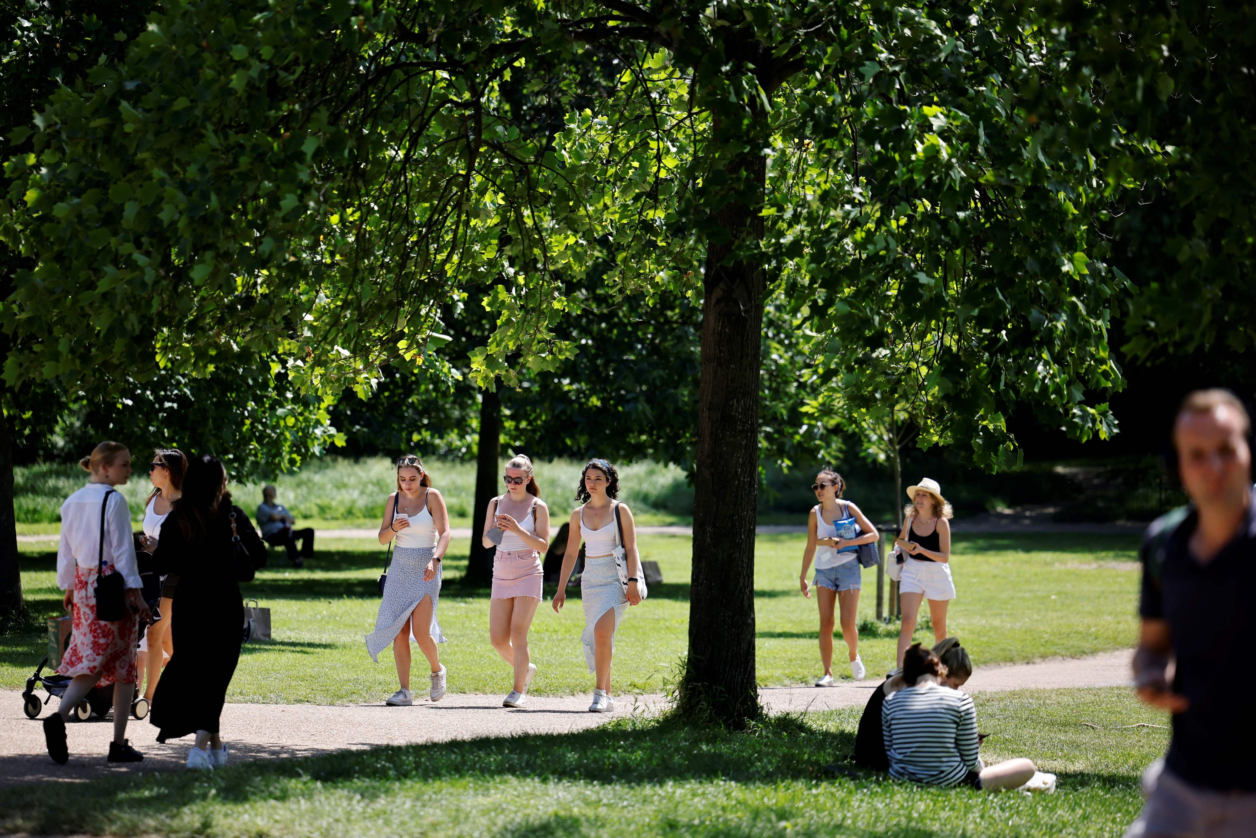 BRITAIN-VIRUS-HEALTH-WEATHER
