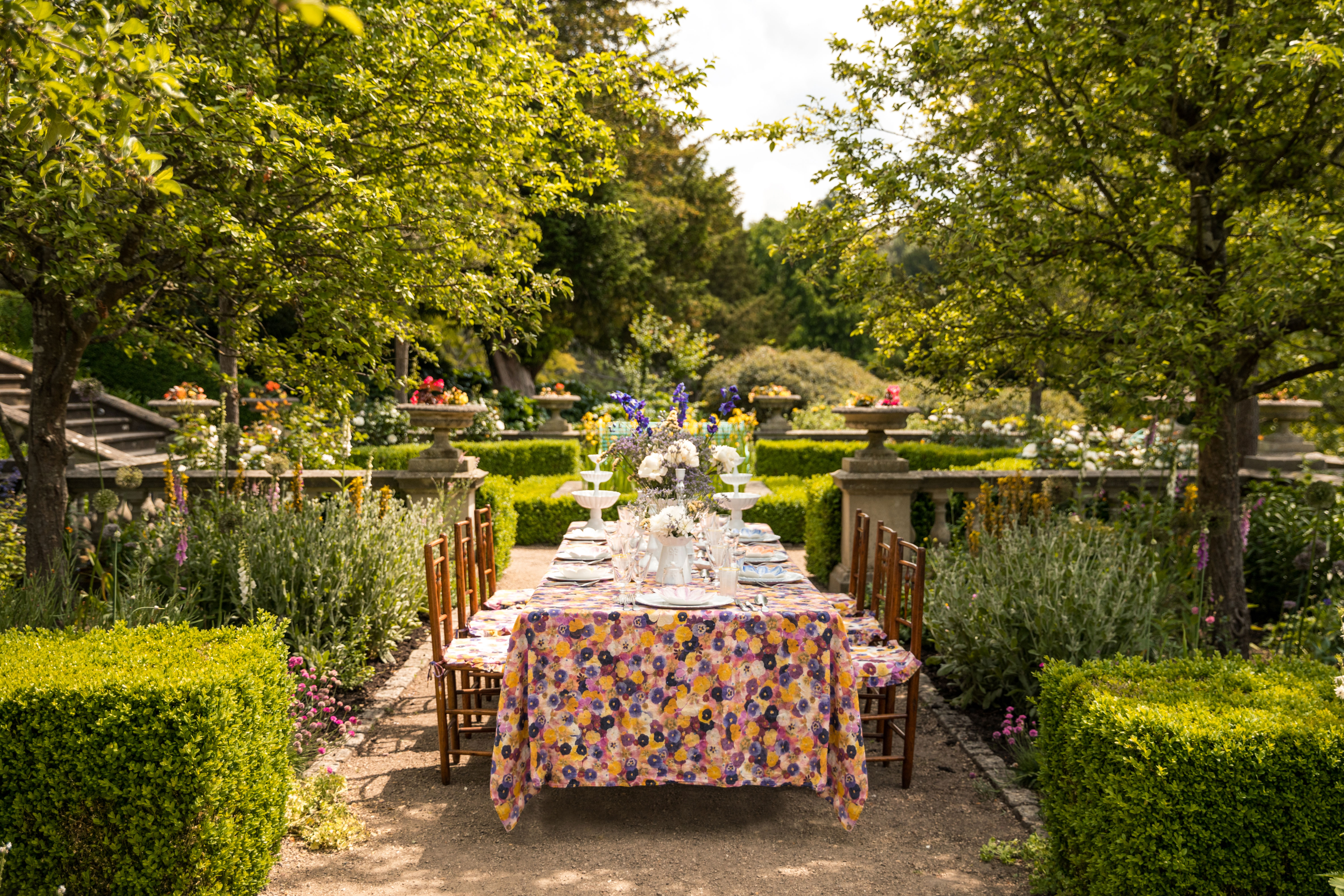Best tablecloth for your dining room and garden