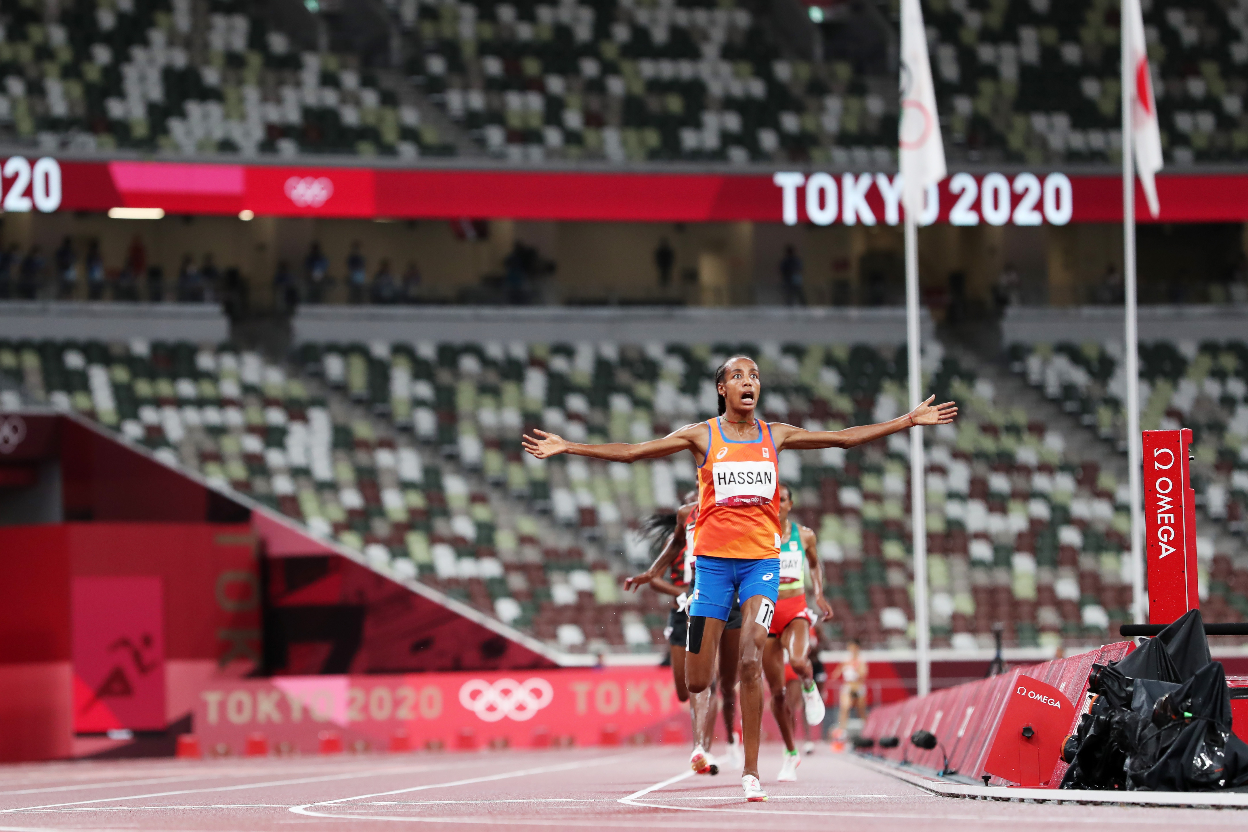 After morning fall, Hassan kicks towards history with 5,000m gold