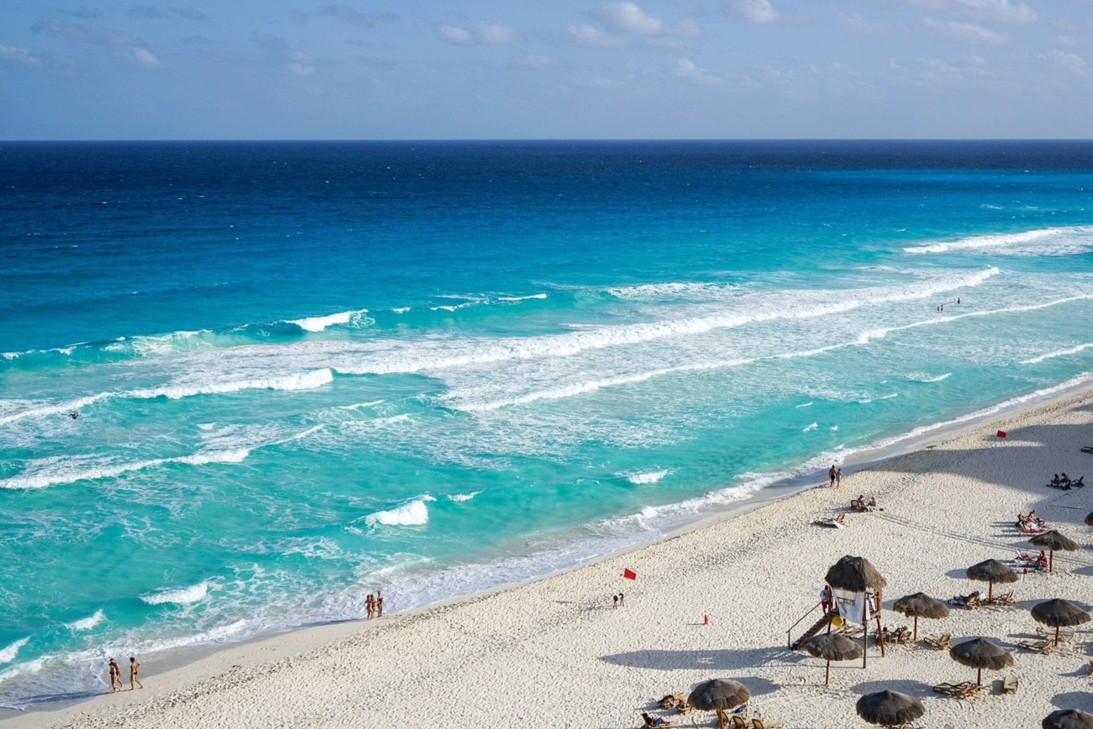 Man shot dead by assassins who fled on jet skis outside Cancun resort