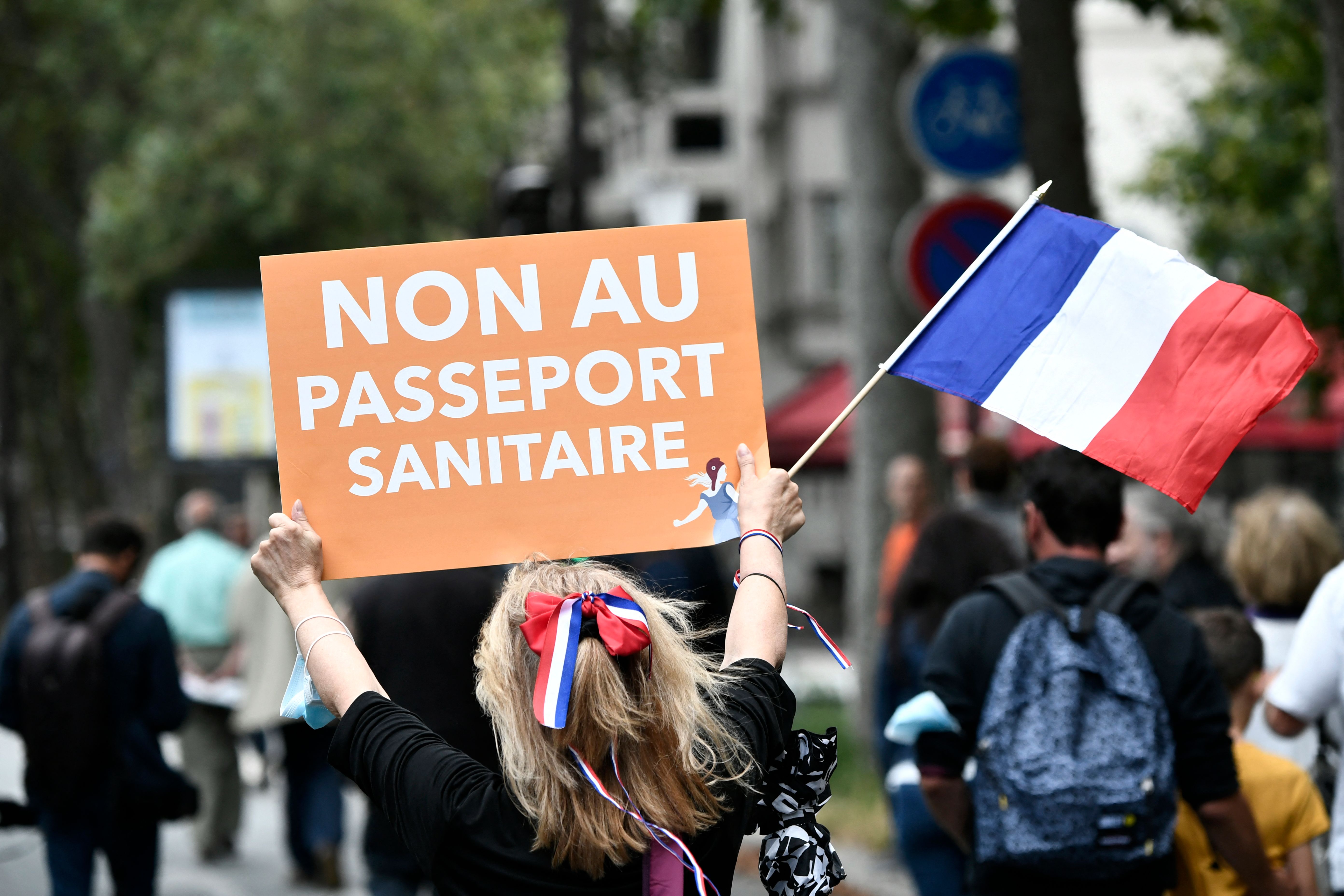 Britons heading to France face problems with Covid passport