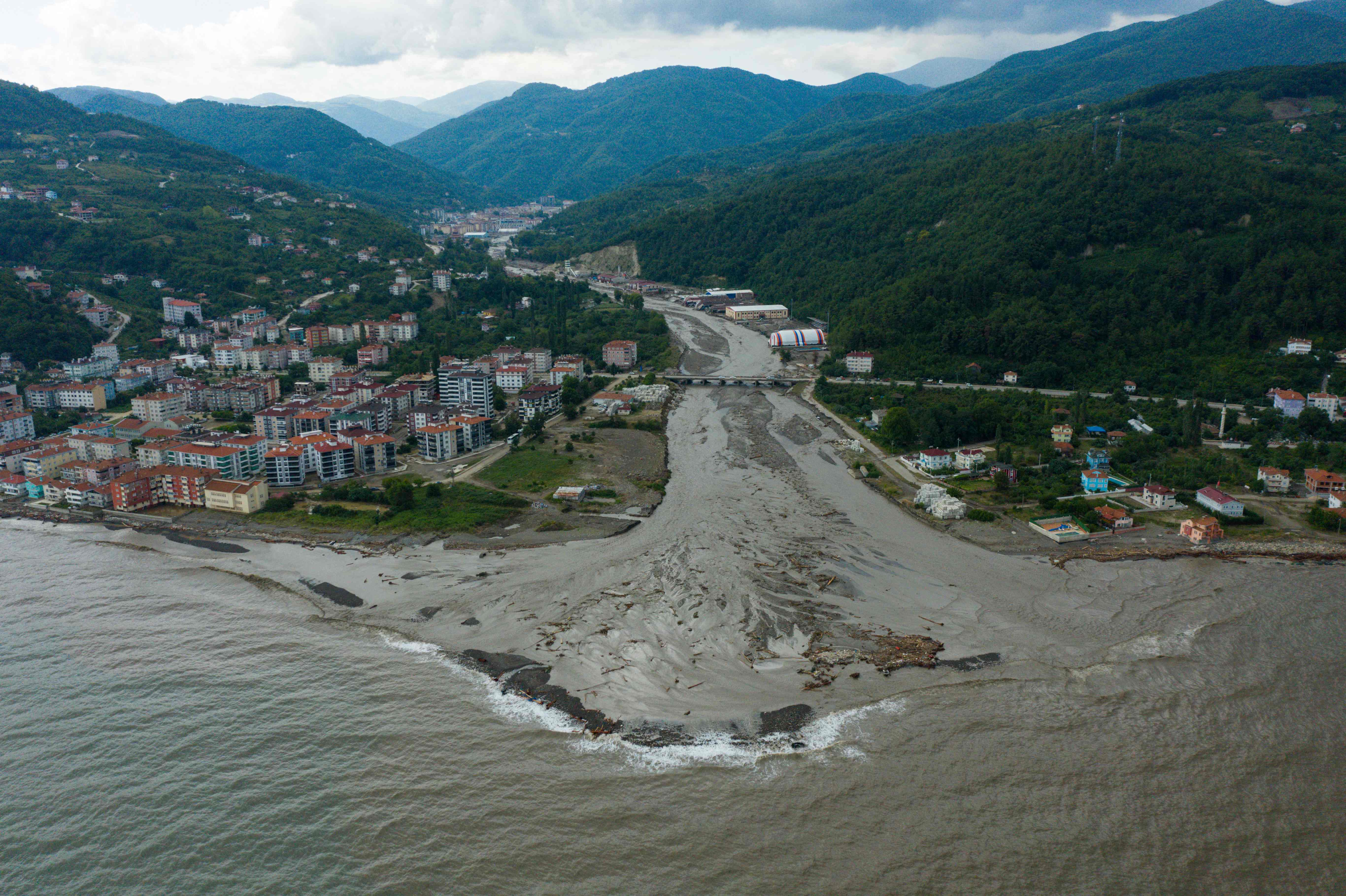 TOPSHOT-TURKEY-WEATHER-FLOODS
