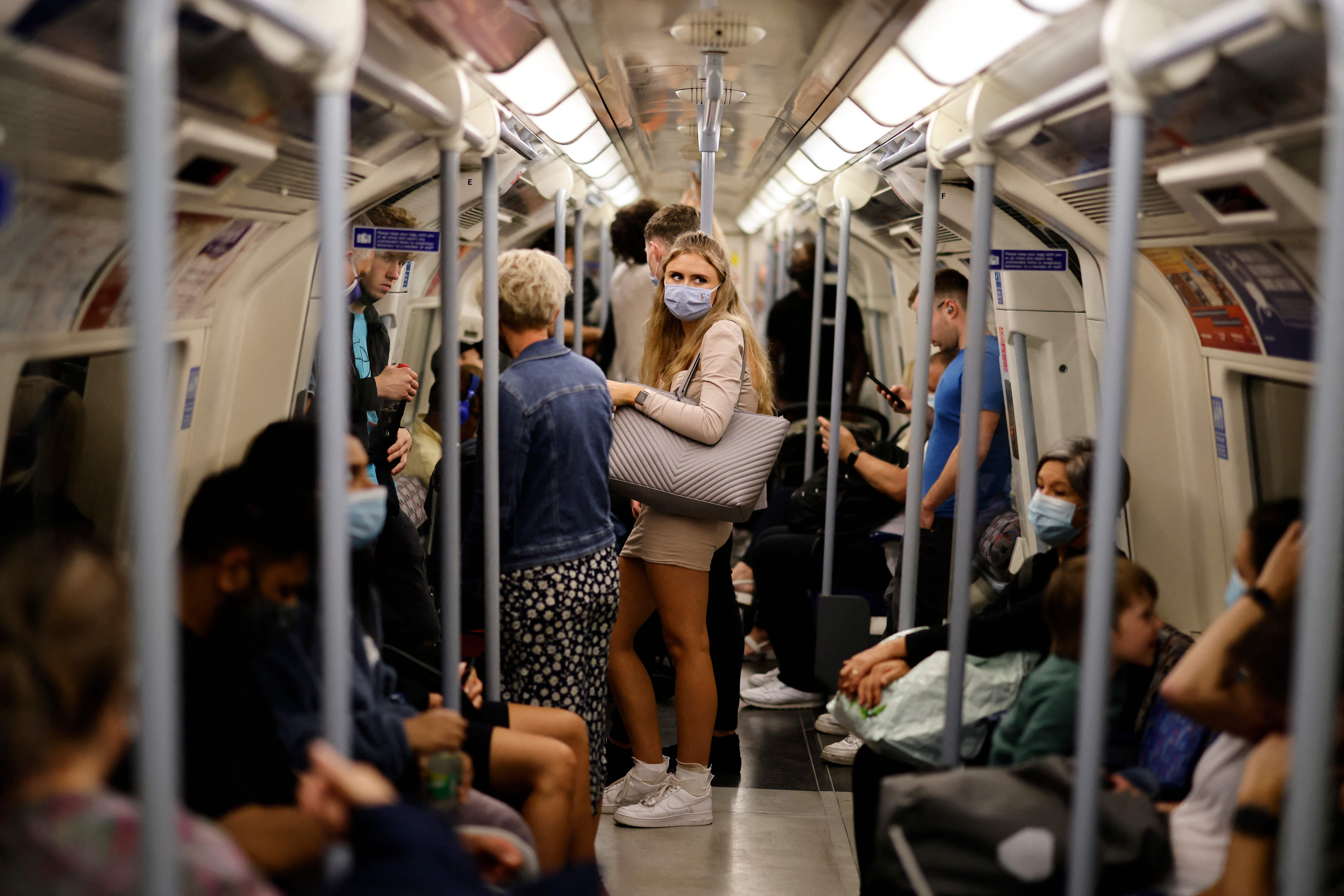 BRITAIN-HEALTH-VIRUS-TRANSPORT
