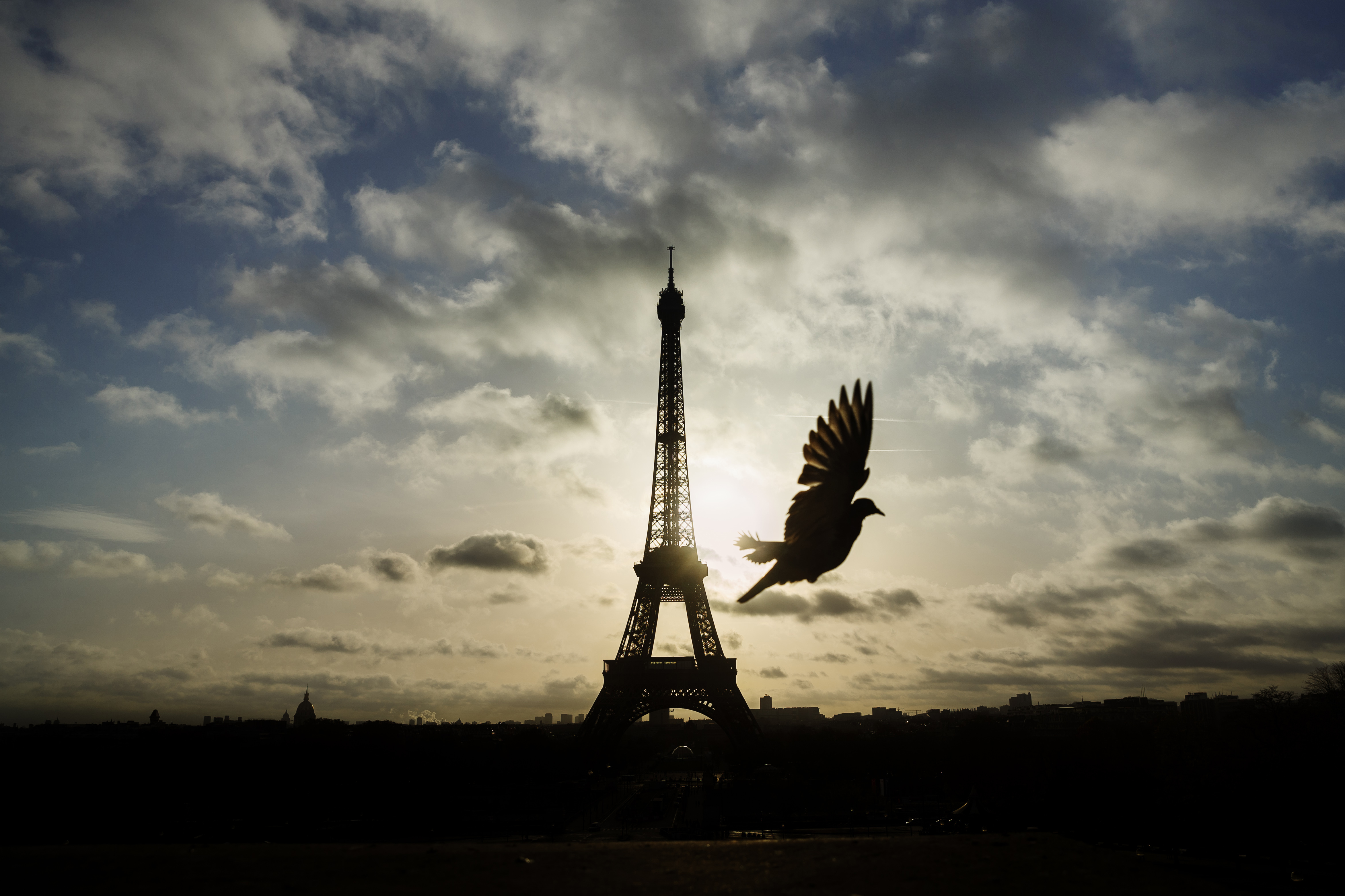 Fears repaint won’t save ‘rusting’ Eiffel Tower 