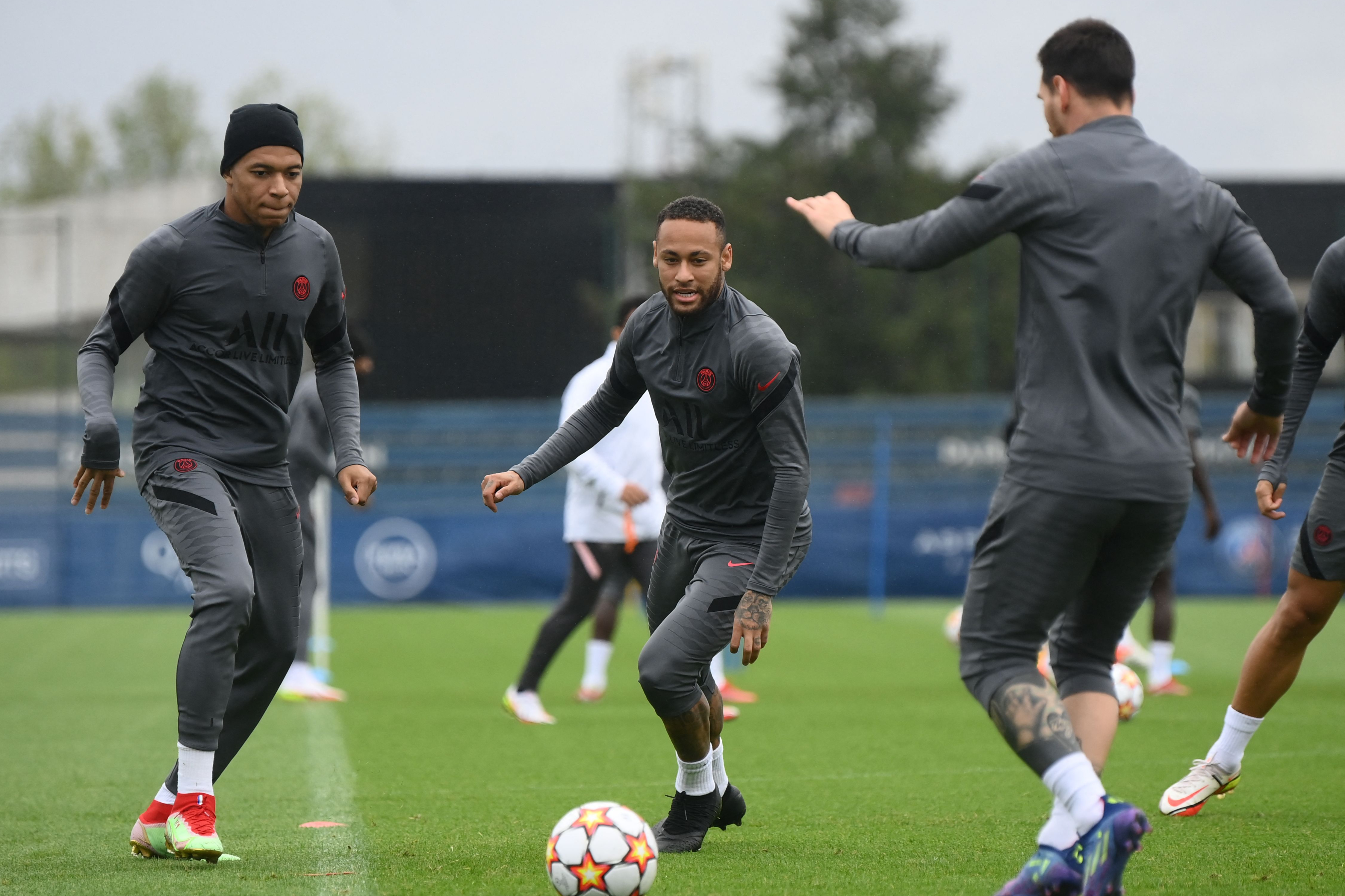 Mauricio Pochettino plays down talk of Neymar and Kylian Mbappe bust-up saying: ‘These things happen’