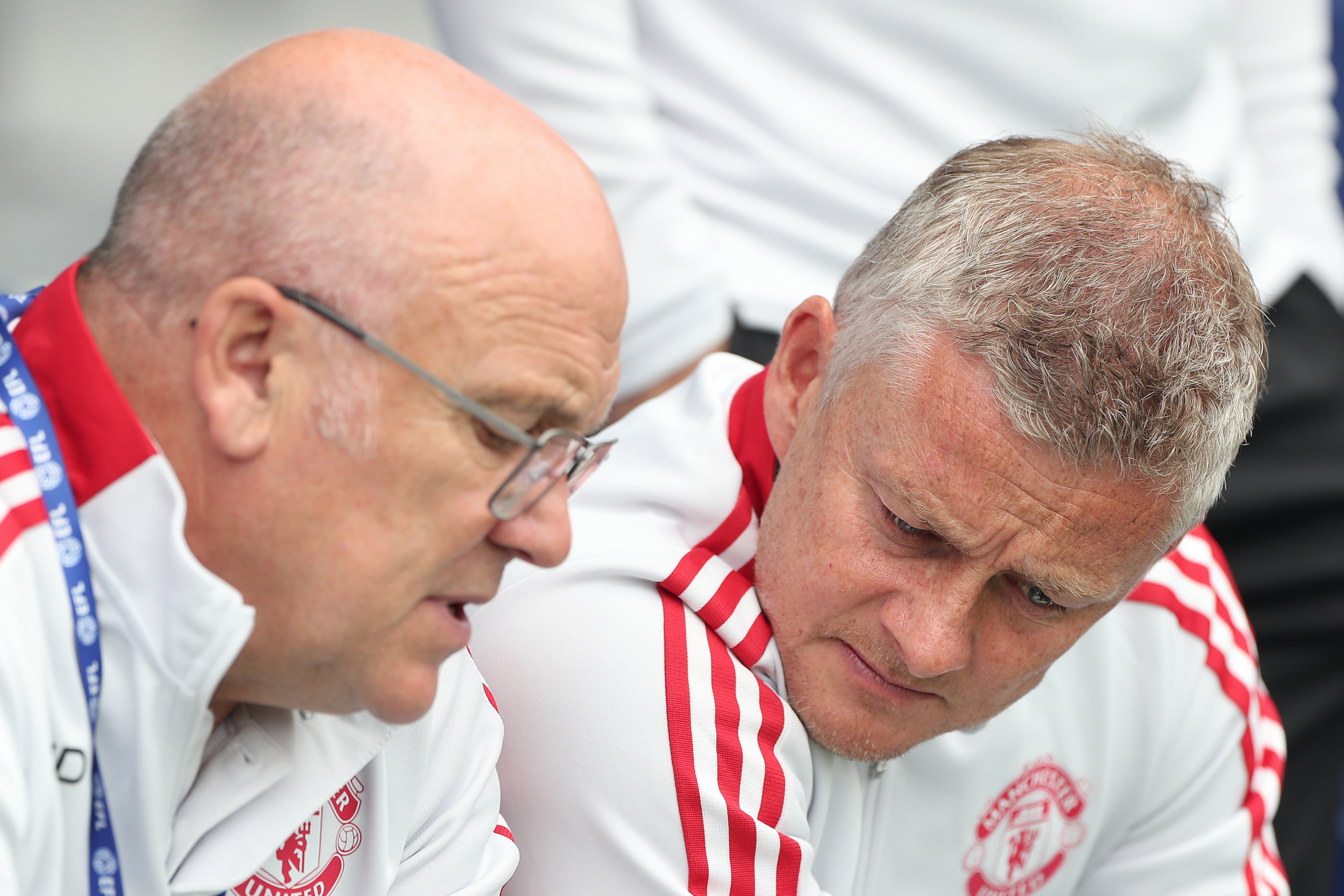 Manchester United show Ole Gunnar Solskjaer faith with new Mike Phelan contract