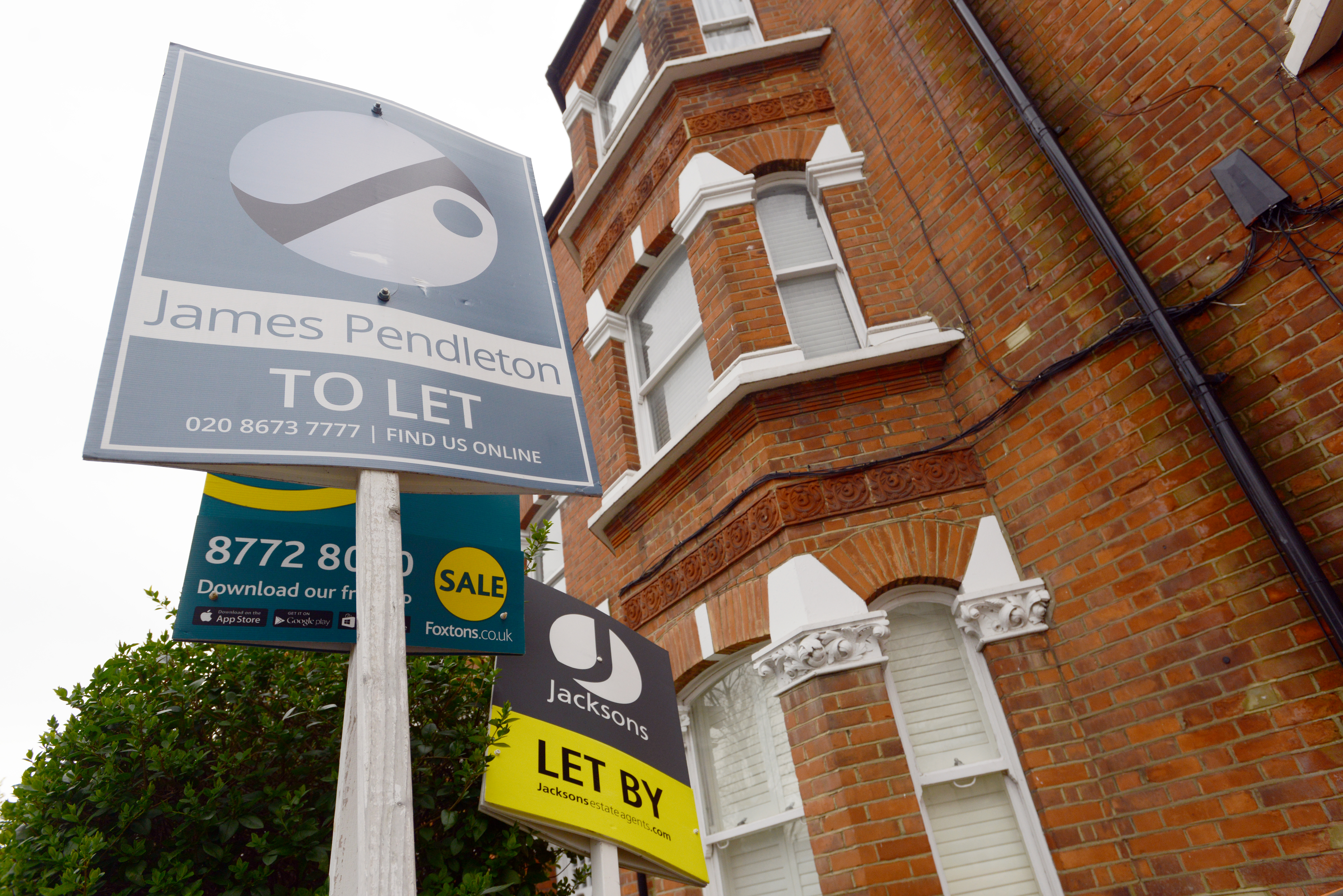 London rents drop £34 per month as renters compete for suburban and countryside homes