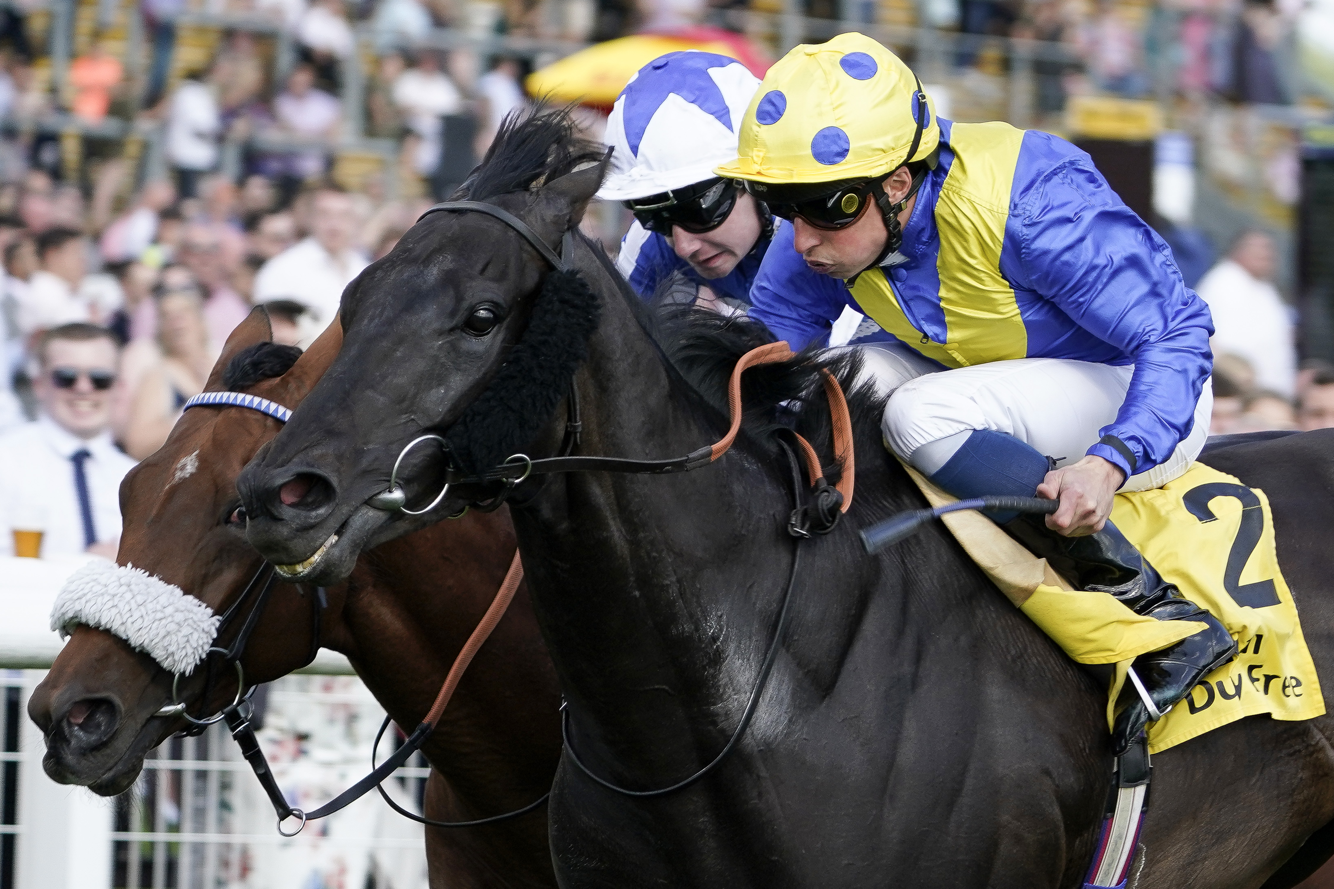 Flat Jockeys Championship set to go down to the wire for Oisin Murphy and William Buick