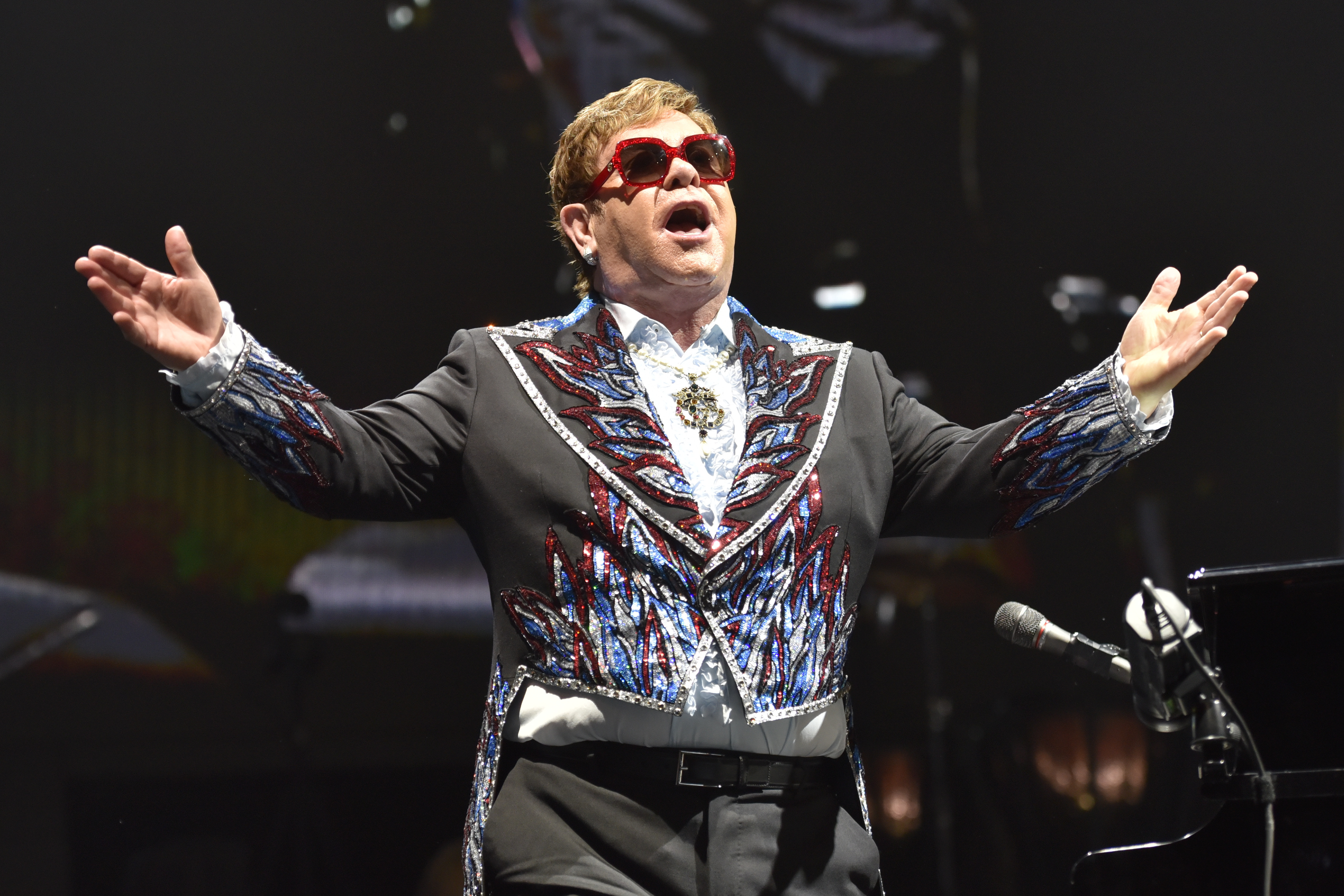 Elton John - The Lockdown Sessions: Elton and friends go like a rocket