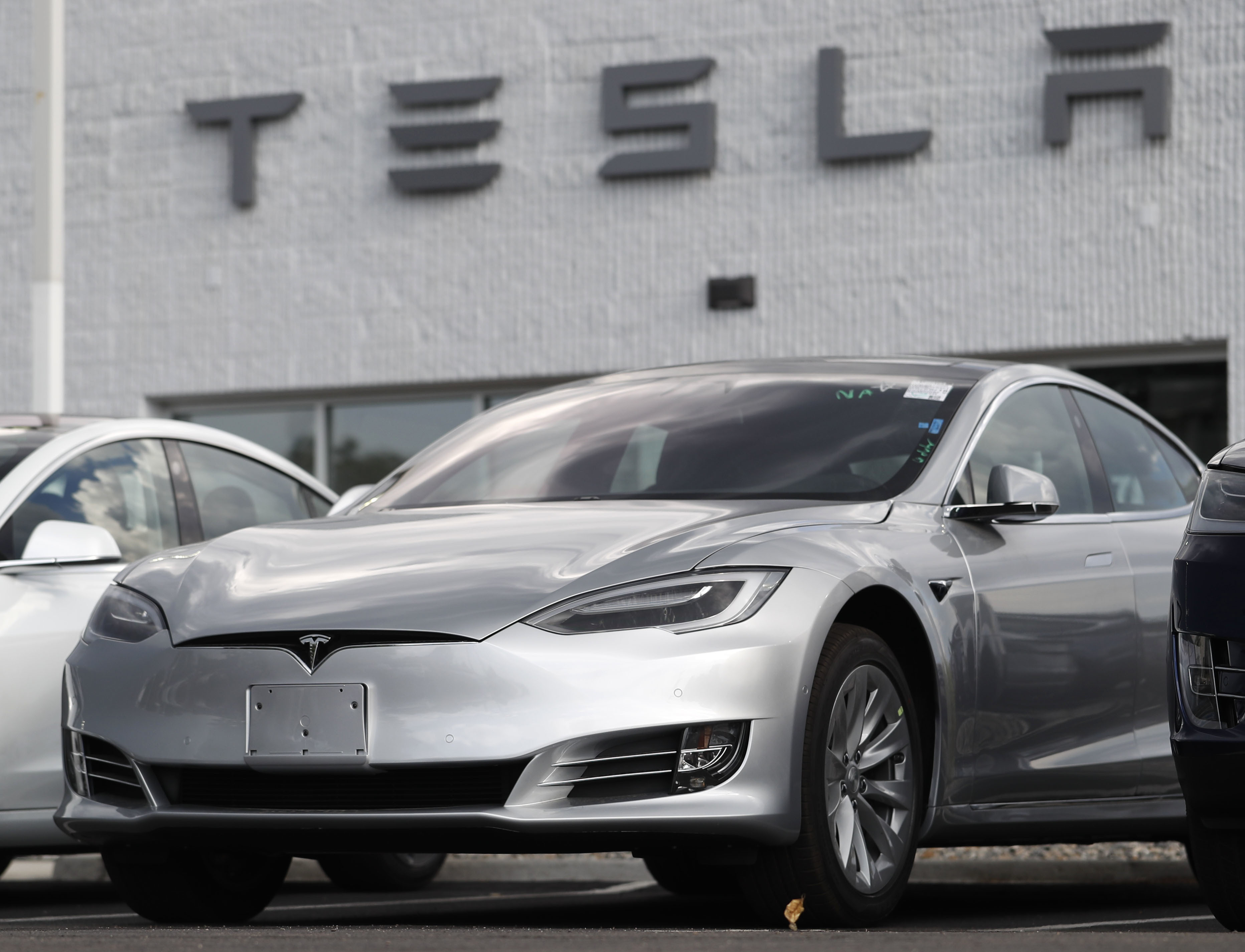 Hailing a Tesla: Uber strikes deal to let London drivers access electric vehicles through Clean Air Plan