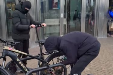 Brazen thieves steal £3,500 bike in front of shoppers in London