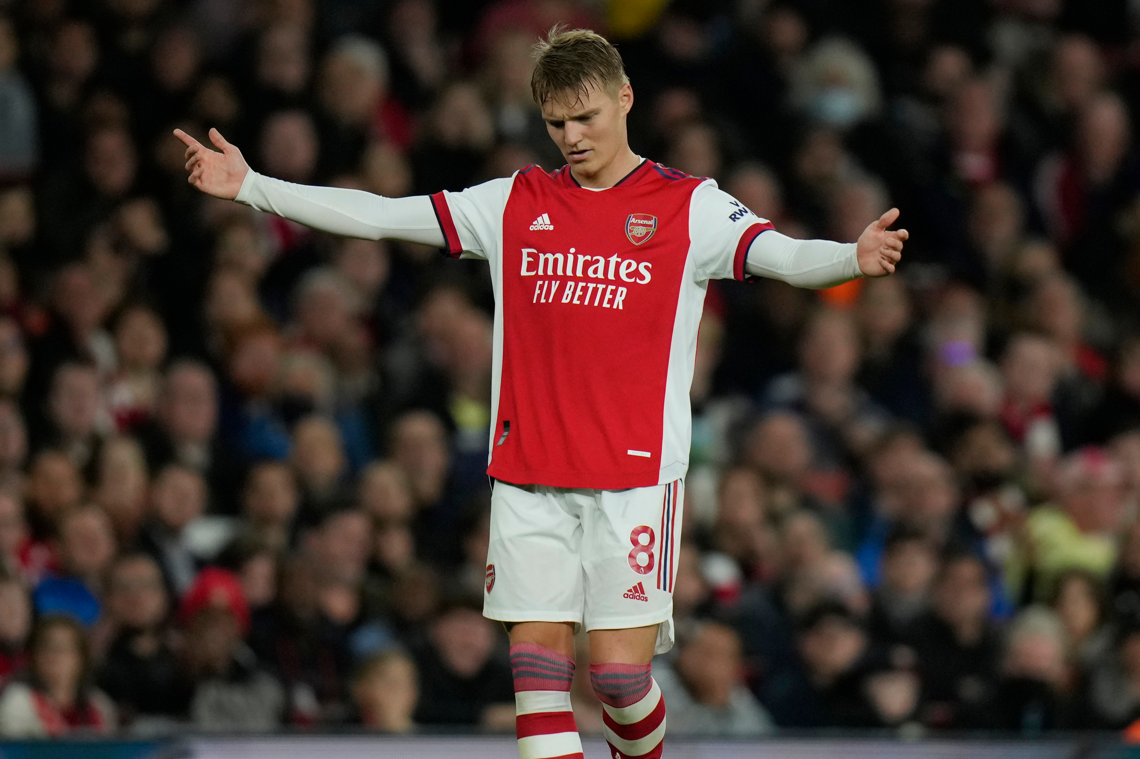 Arsenal midfielder Martin Odegaard set to miss north London derby after positive Covid test 