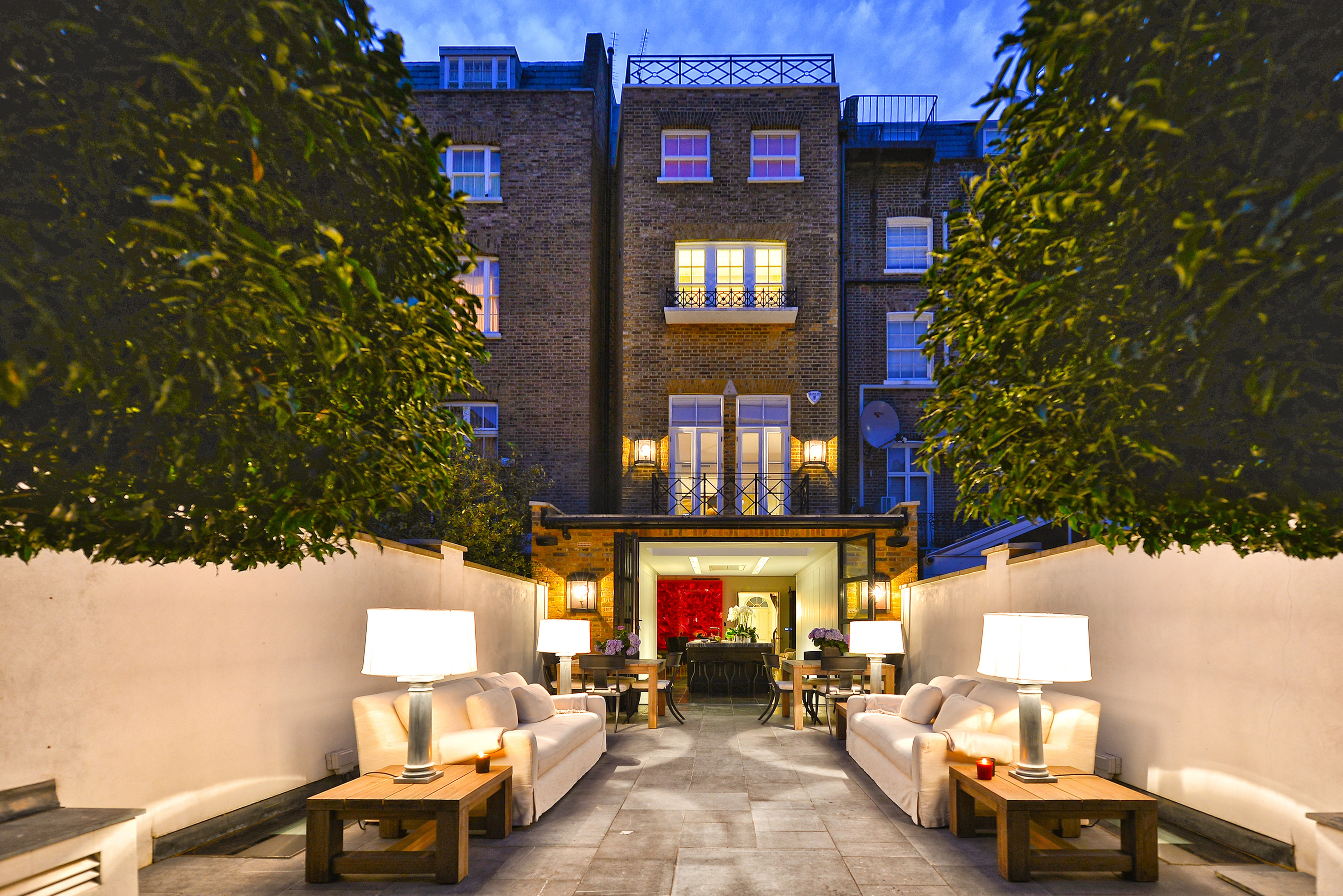 Sales of multi-million pound London homes soared in autumn as international buyers returned to the capital