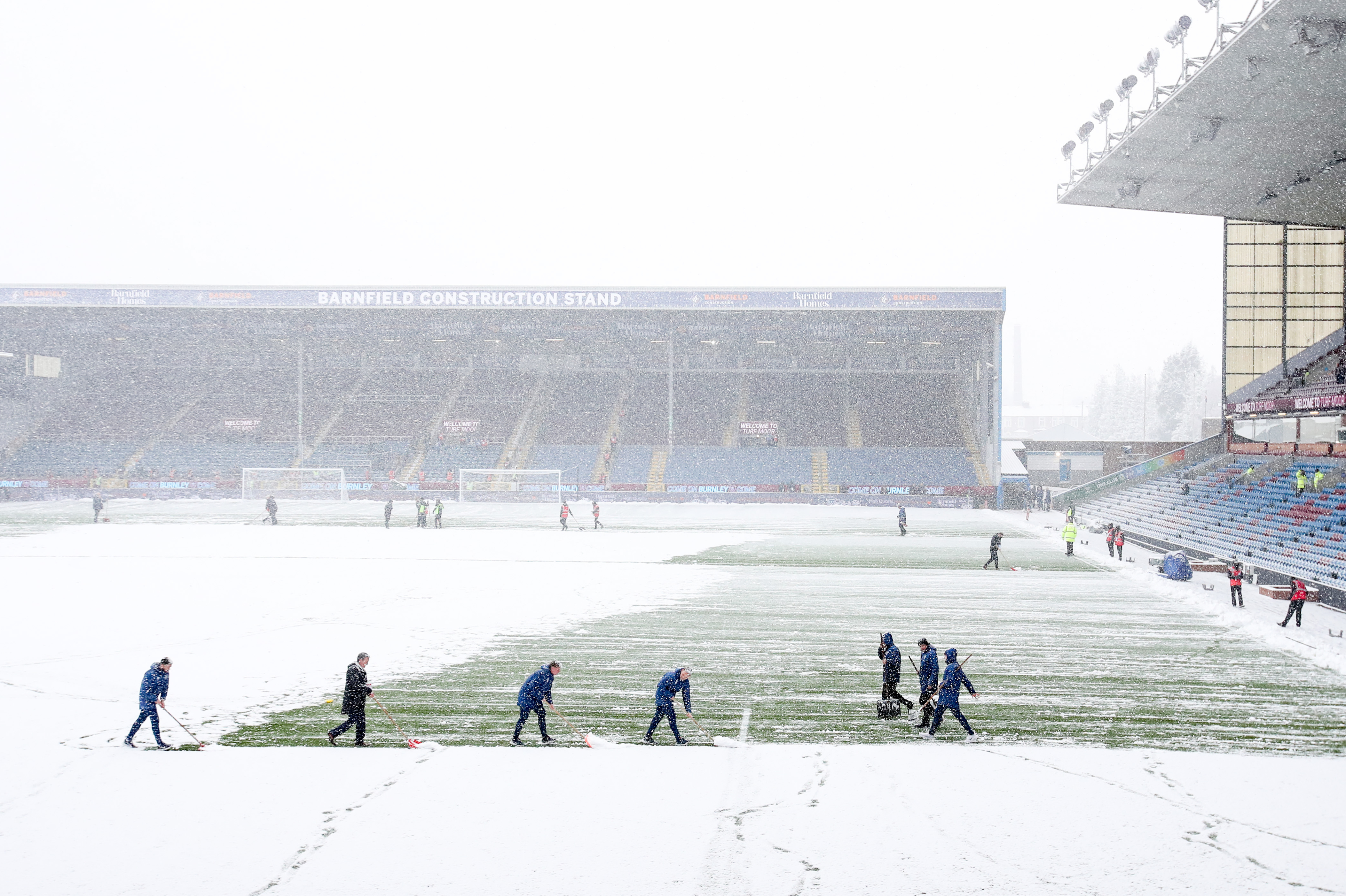 Harry Kane offers to host Tottenham fans who travelled 31 hours from Dallas for postponed Burnley clash