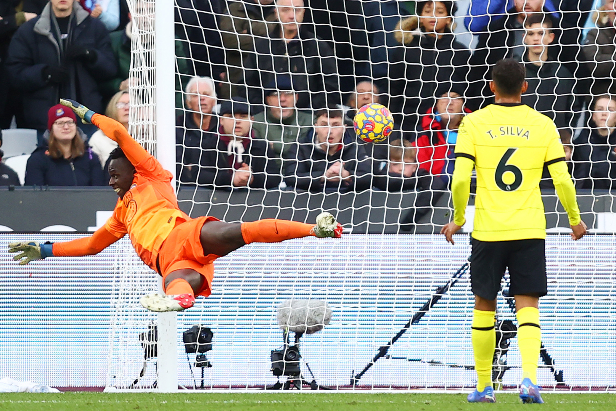 Chelsea face questions over Premier League title credentials as weaknesses exposed in West Ham derby defeat