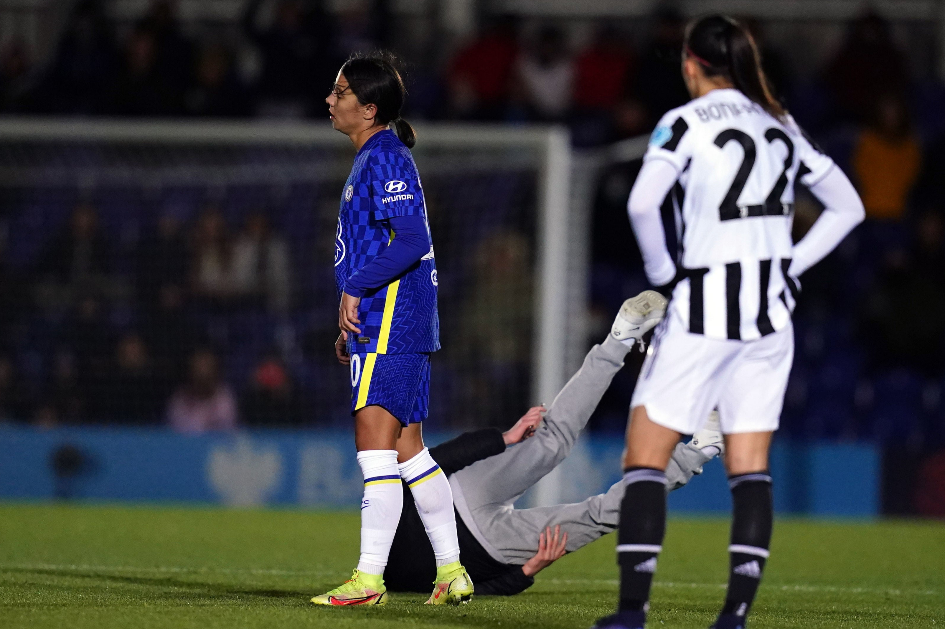Watch Sam Kerr send pitch invader tumbling to the ground during Chelsea’s Champions League draw with Juventus