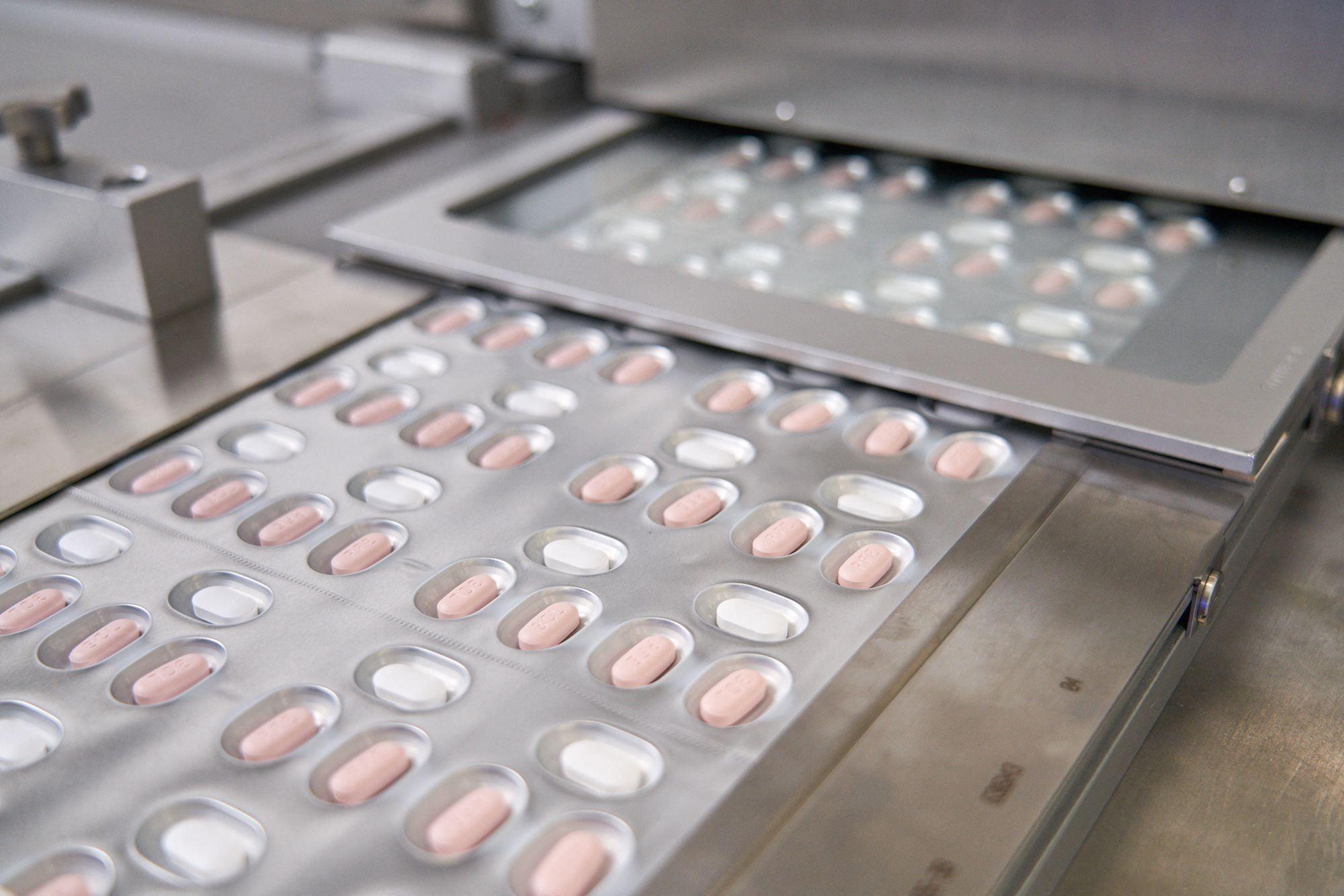 FILES-US-HEALTH-VIRUS-PHARMACEUTICAL-DRUGS-EPIDEMIC