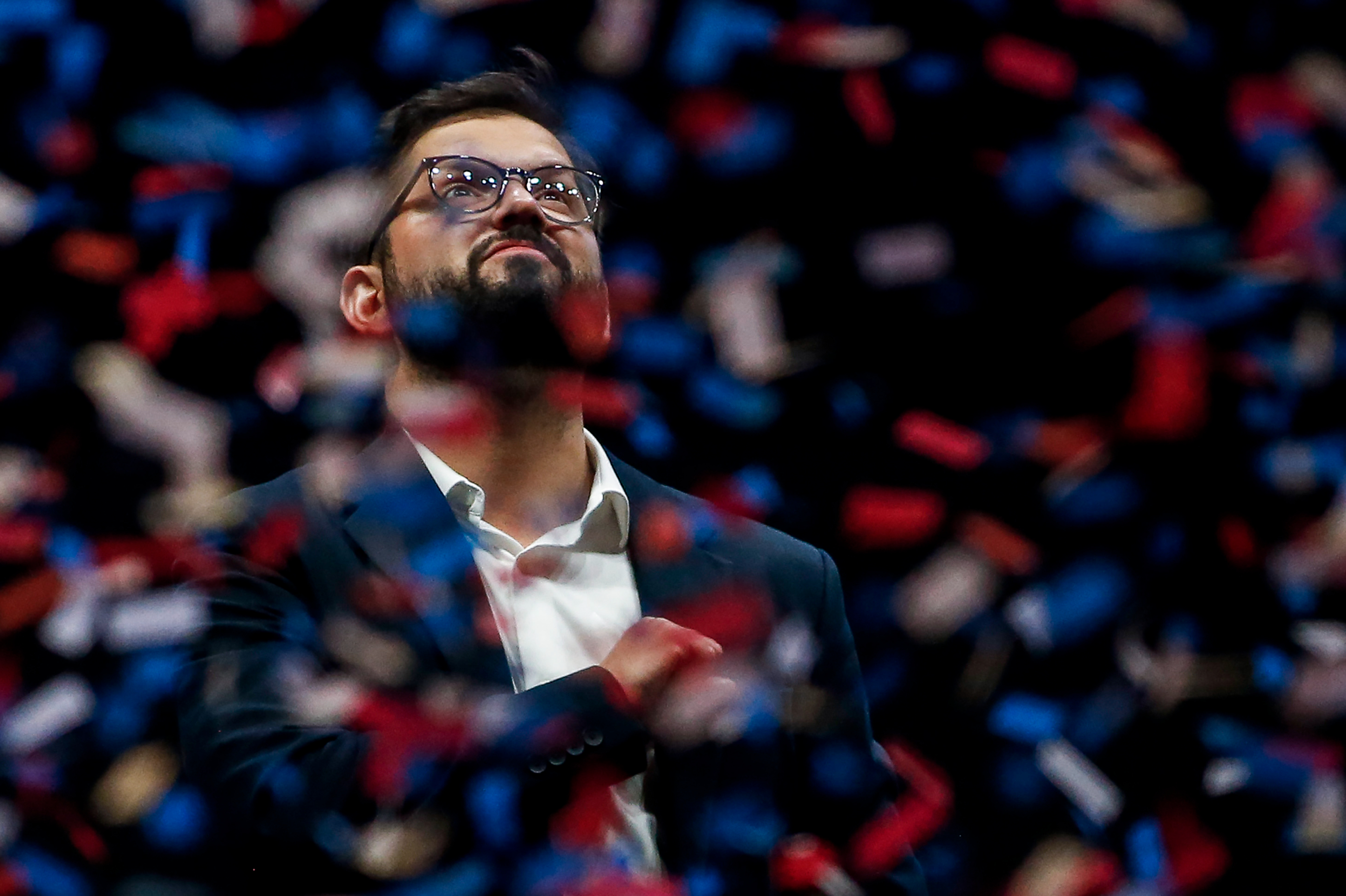 Chileans Choose Between Right and Left In Tight Presidential Run-off